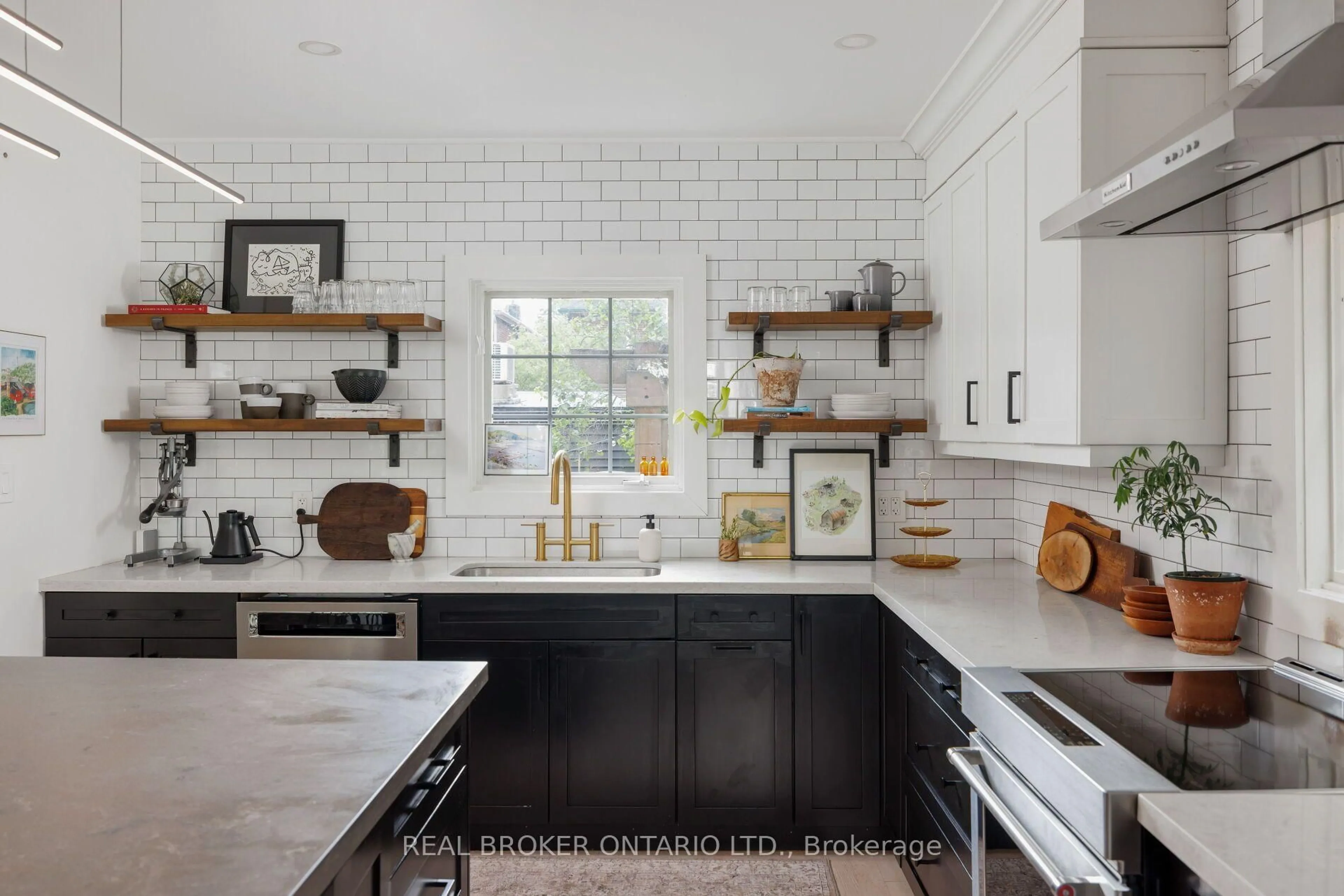 Open concept kitchen, ceramic/tile floor for 39 Beechwood Dr, Toronto Ontario M4K 3H7