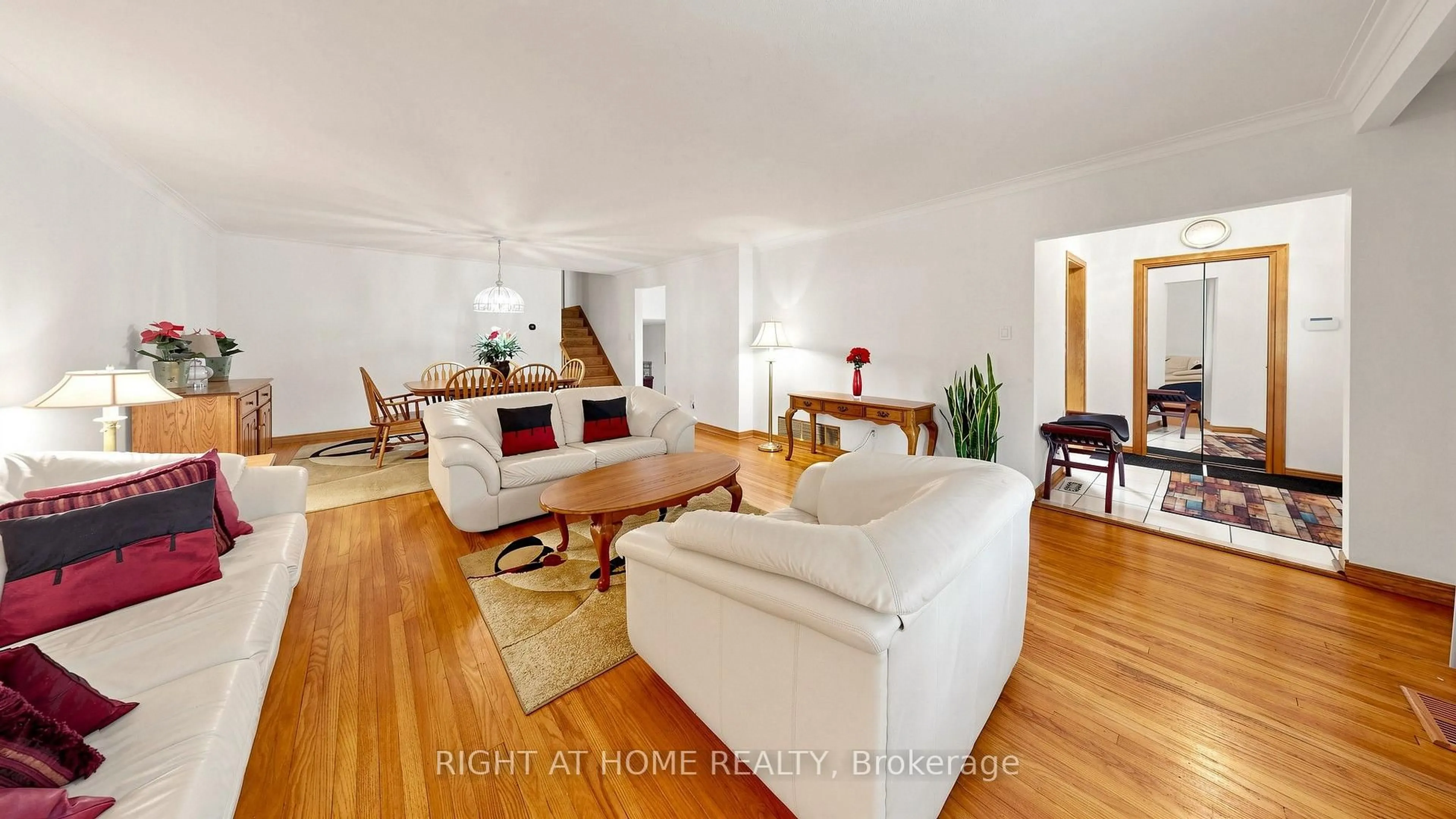 Living room with furniture, unknown for 15 Skyridge Rd, Toronto Ontario M1E 4N7