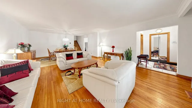 15 Skyridge Rd, Toronto 4
