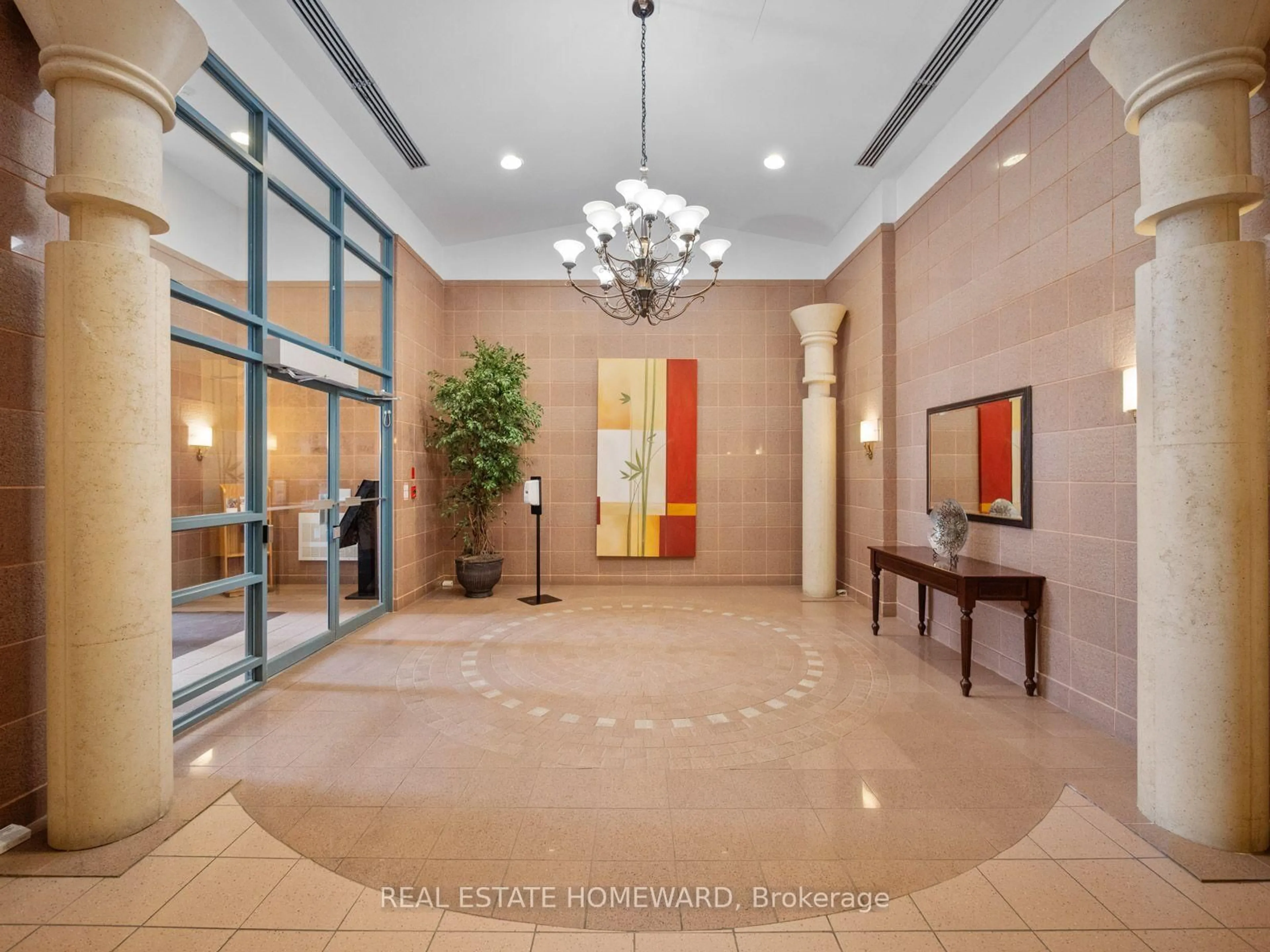 Indoor foyer for 1091 Kingston Rd #815, Toronto Ontario M1N 4E5