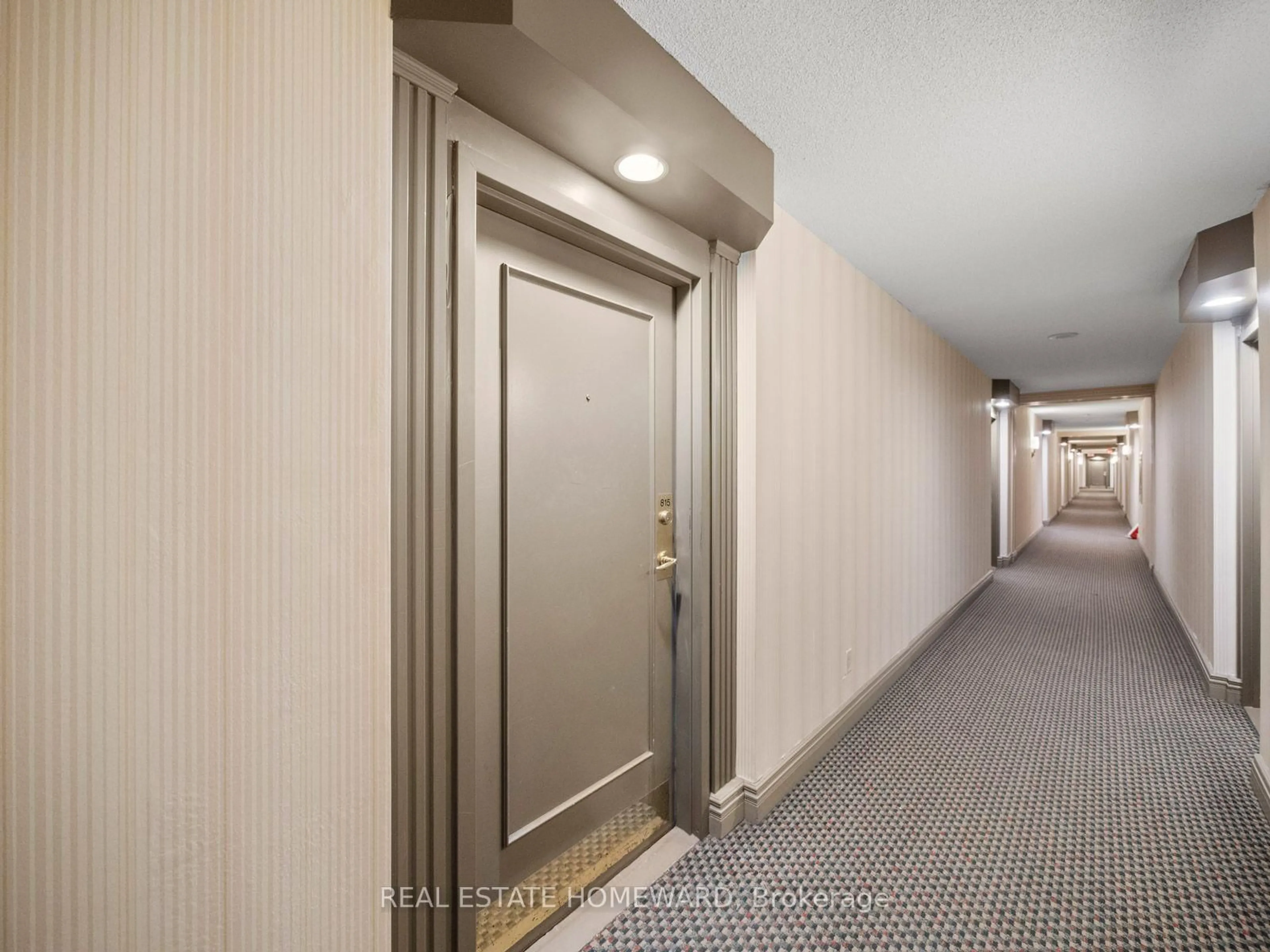 Indoor foyer for 1091 Kingston Rd #815, Toronto Ontario M1N 4E5