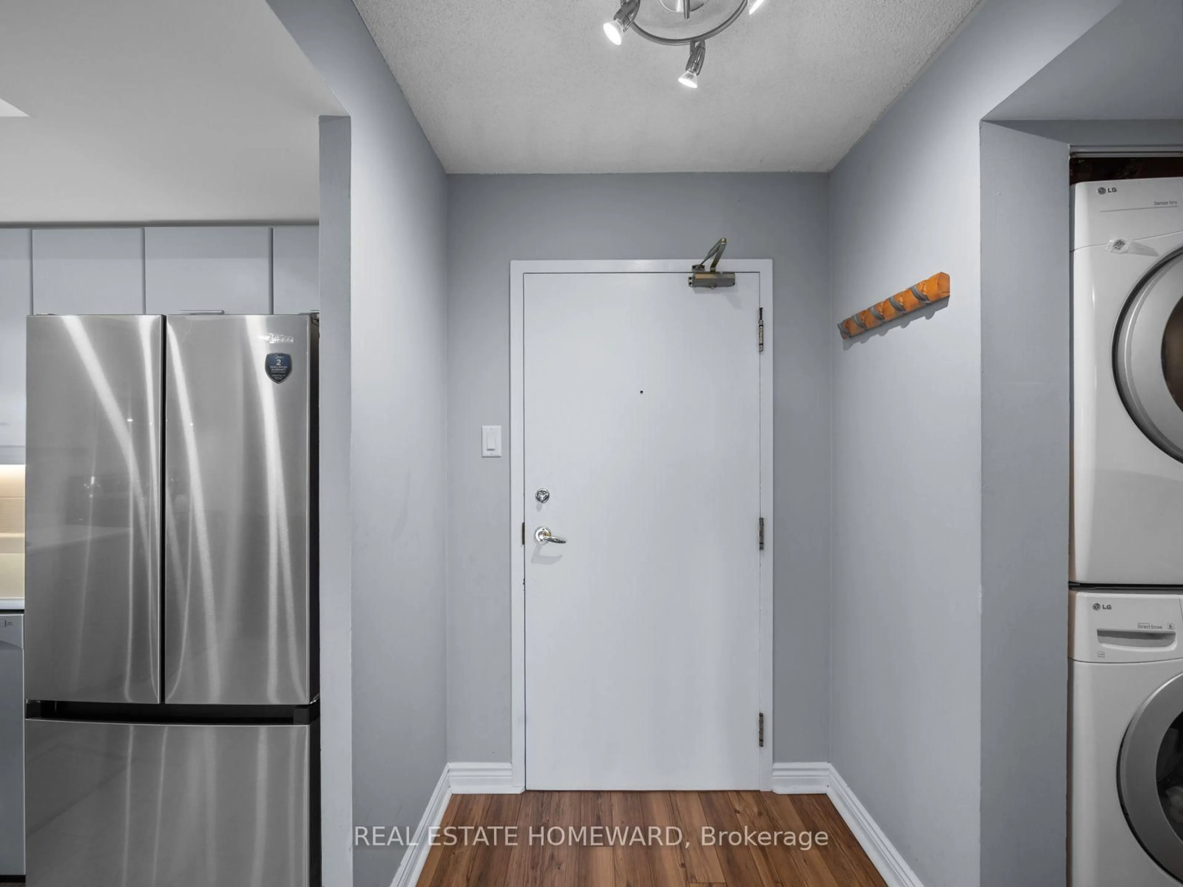 Indoor entryway for 1091 Kingston Rd #815, Toronto Ontario M1N 4E5