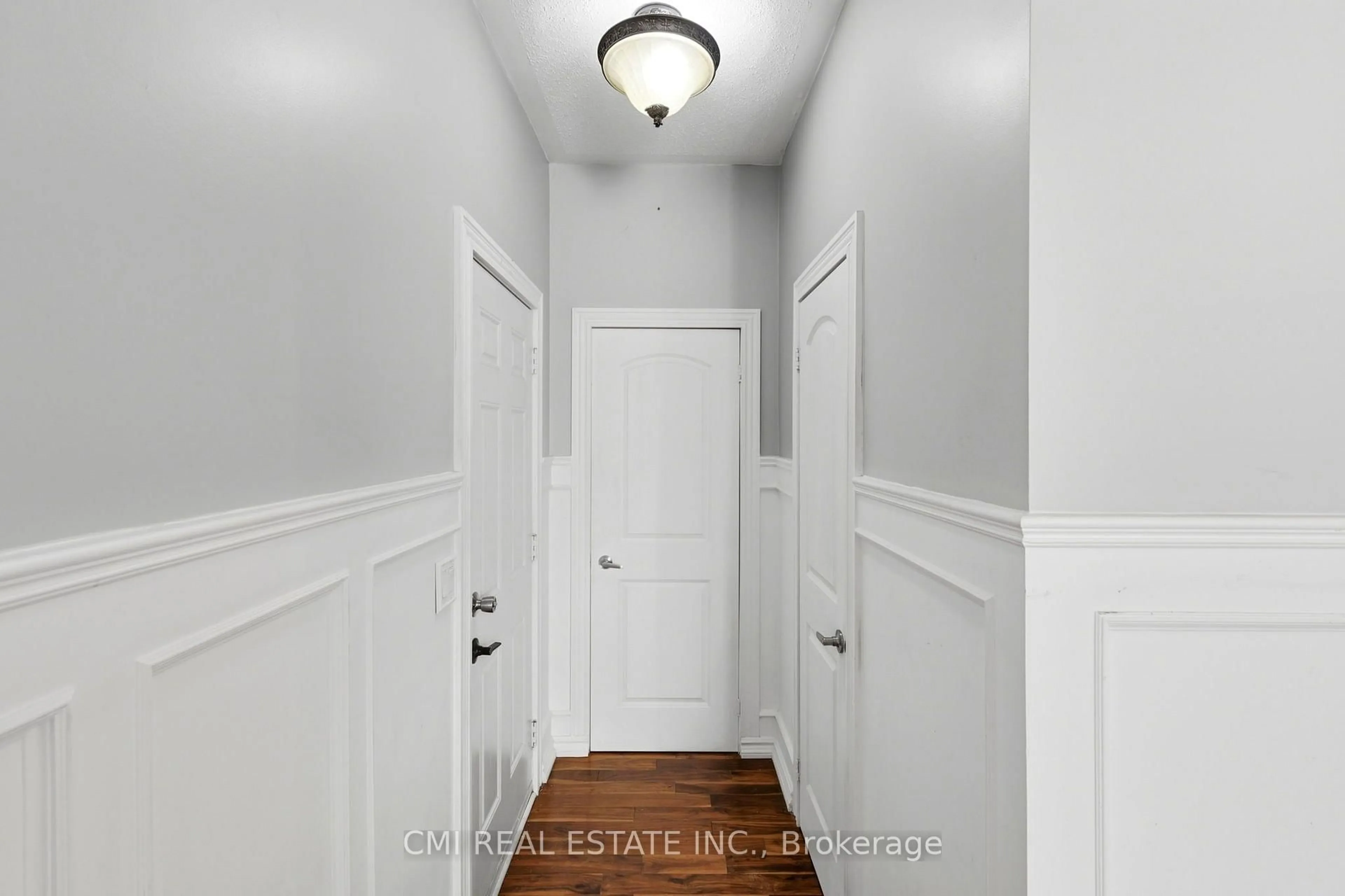 Indoor entryway for 42 Honeyman Dr, Clarington Ontario L1C 0J1