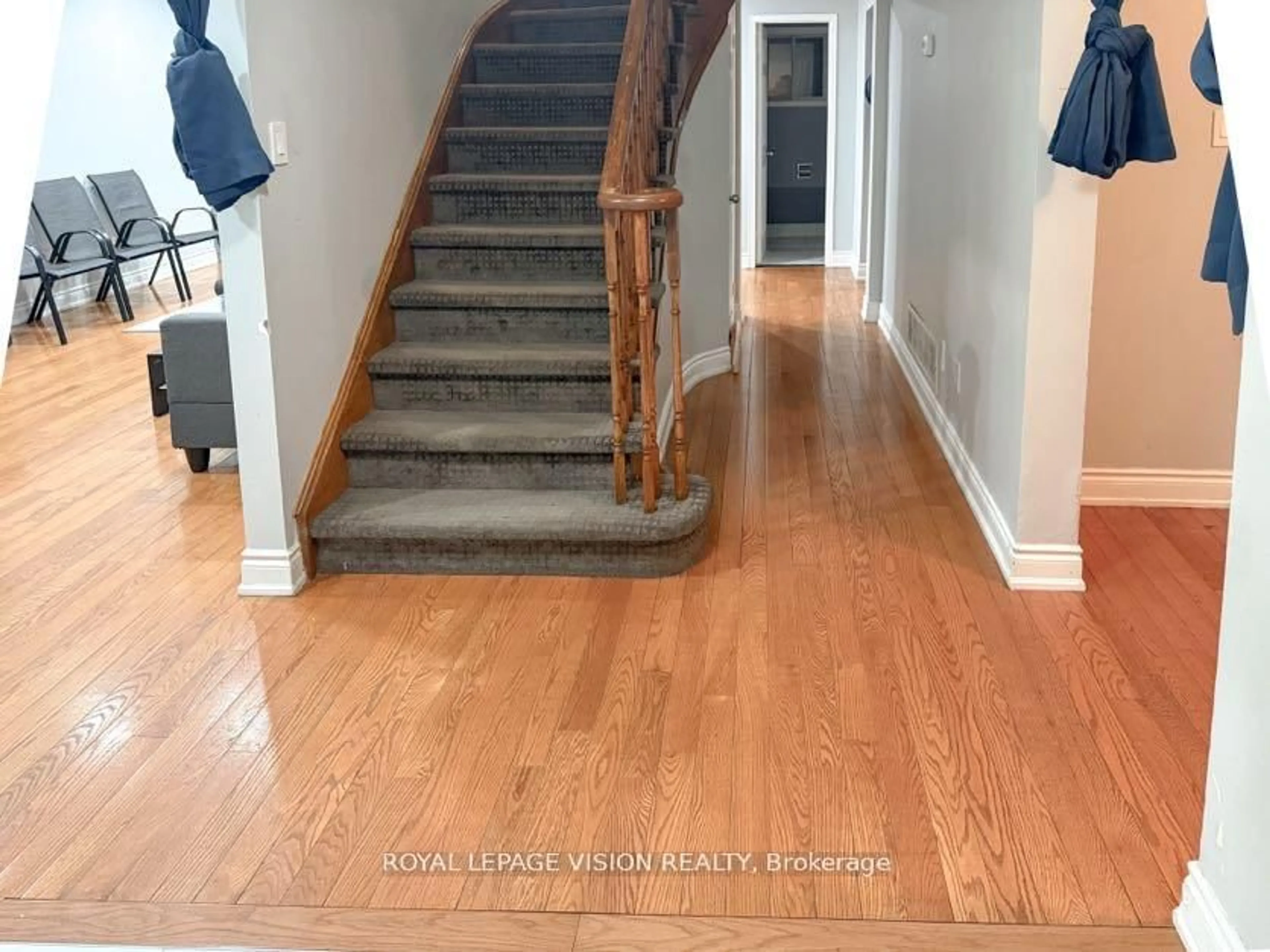 Indoor entryway for 1678 Dellbook Ave, Pickering Ontario L1X 2B1
