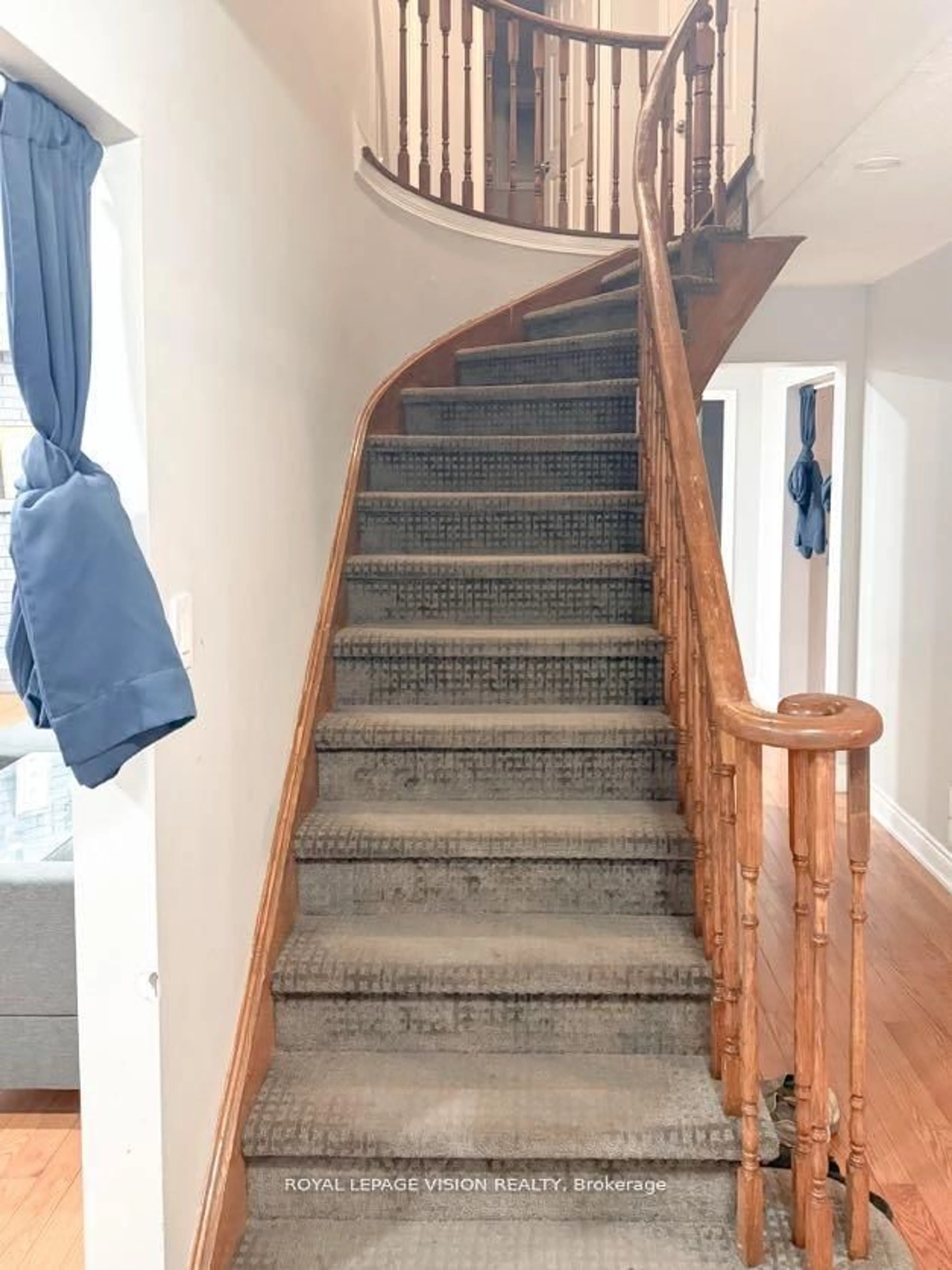 Stairs for 1678 Dellbook Ave, Pickering Ontario L1X 2B1