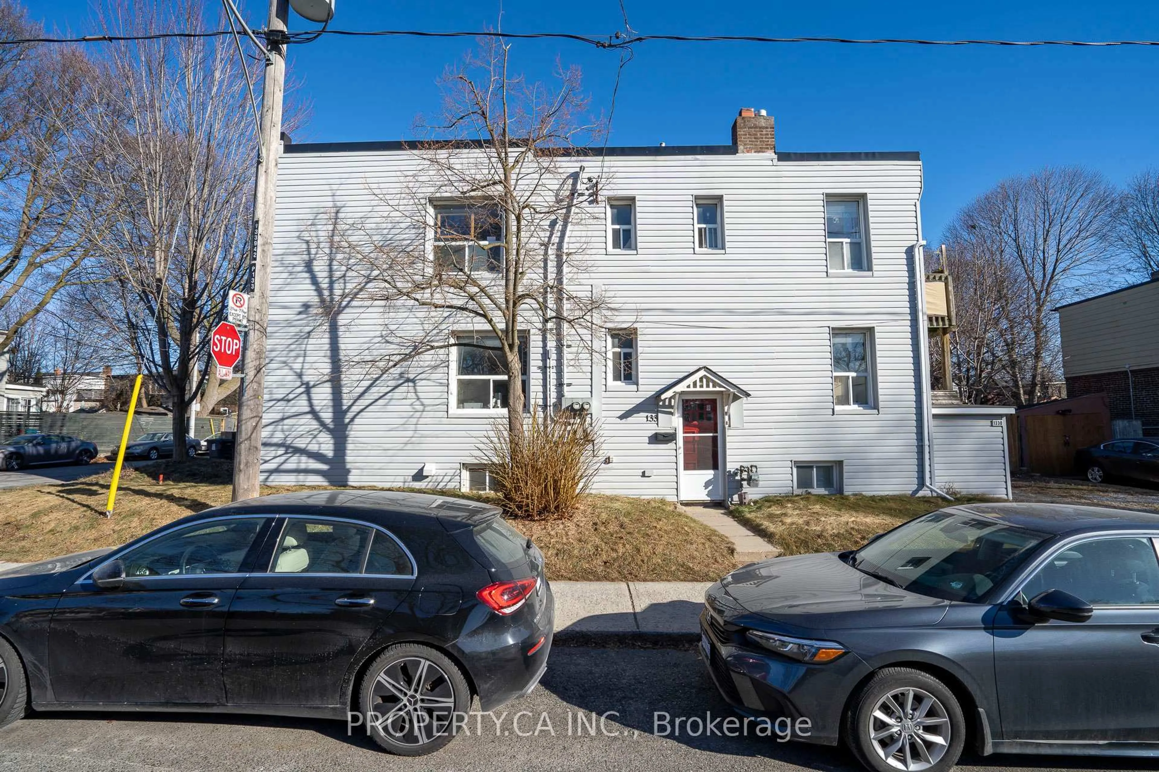 A pic from outside/outdoor area/front of a property/back of a property/a pic from drone, street for 133 Drayton Ave, Toronto Ontario M4C 3L8