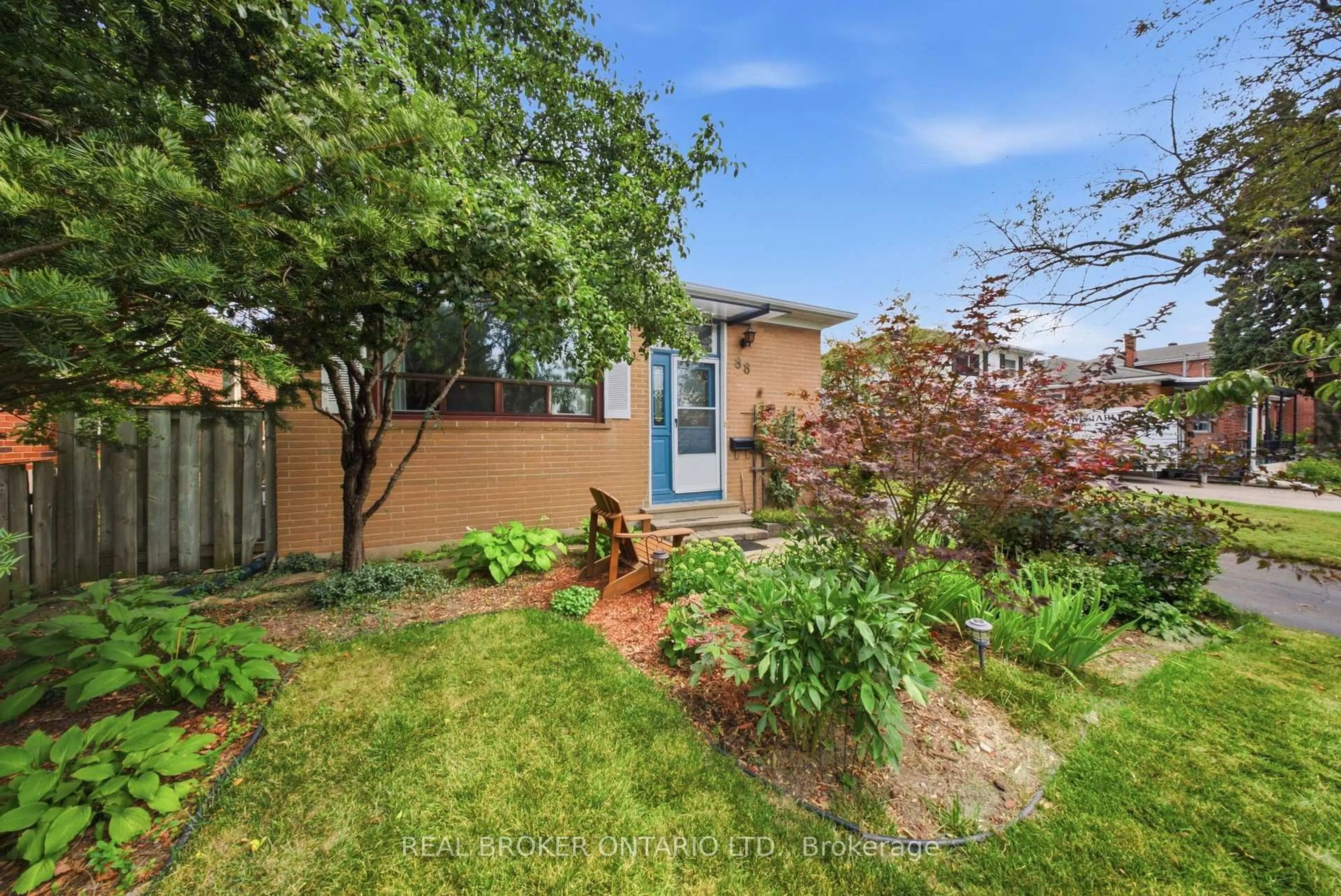 A pic from outside/outdoor area/front of a property/back of a property/a pic from drone, street for 88 Cavehill Cres, Toronto Ontario M1R 4P9