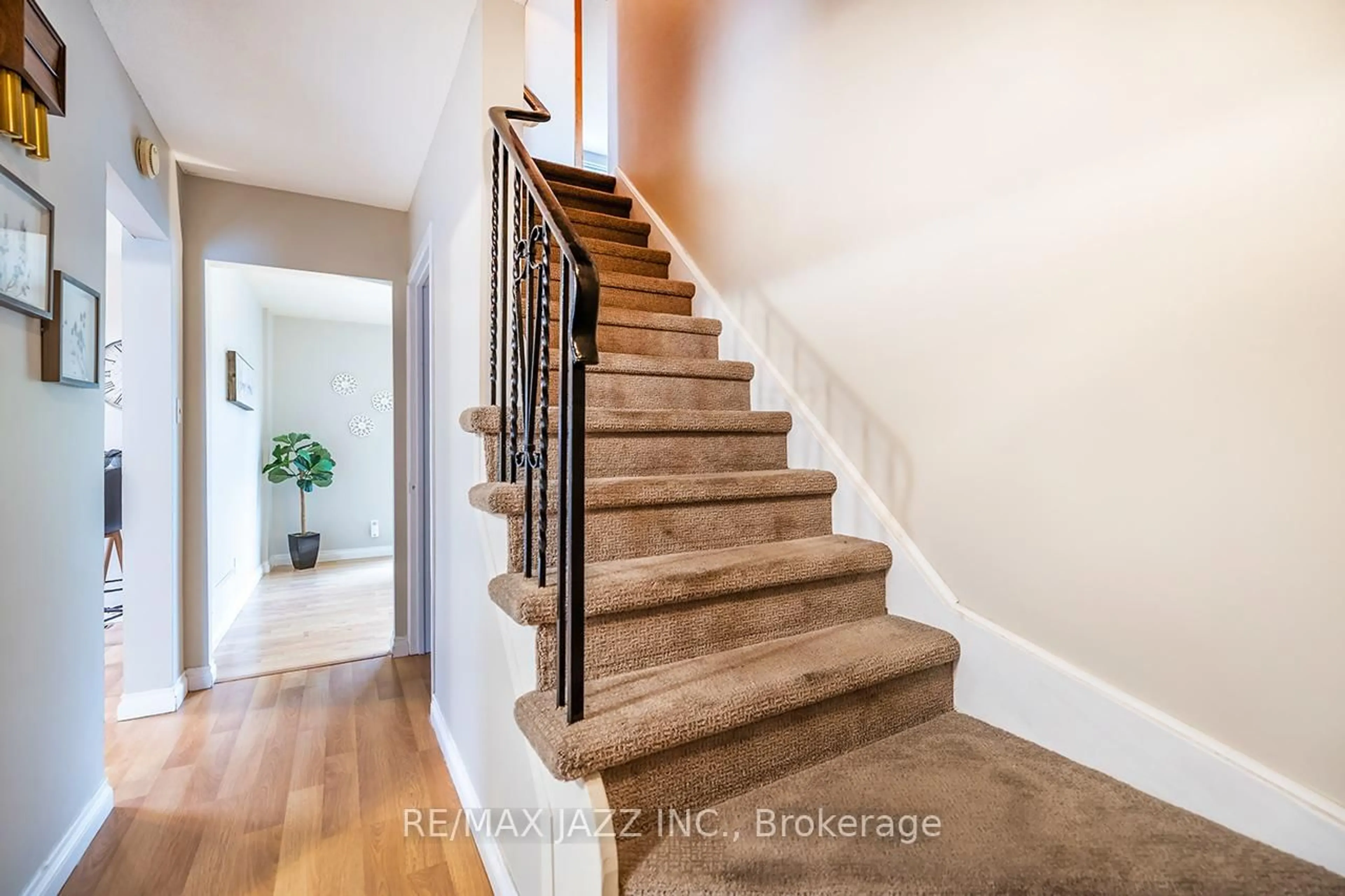 Stairs for 1347 Mary St, Oshawa Ontario L1G 6T2