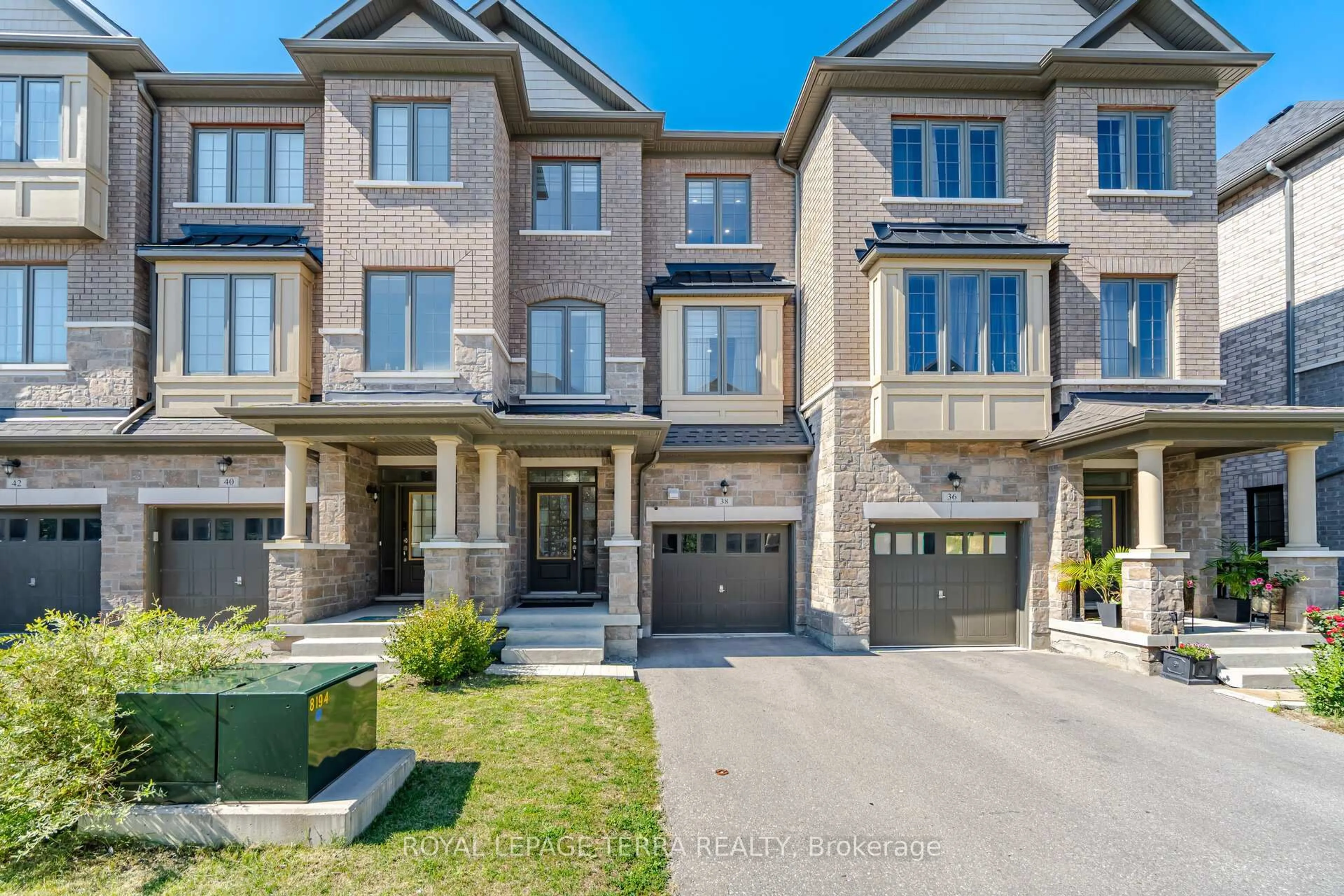 Unknown for 38 Hallmark Way, Whitby Ontario L1P 0K2