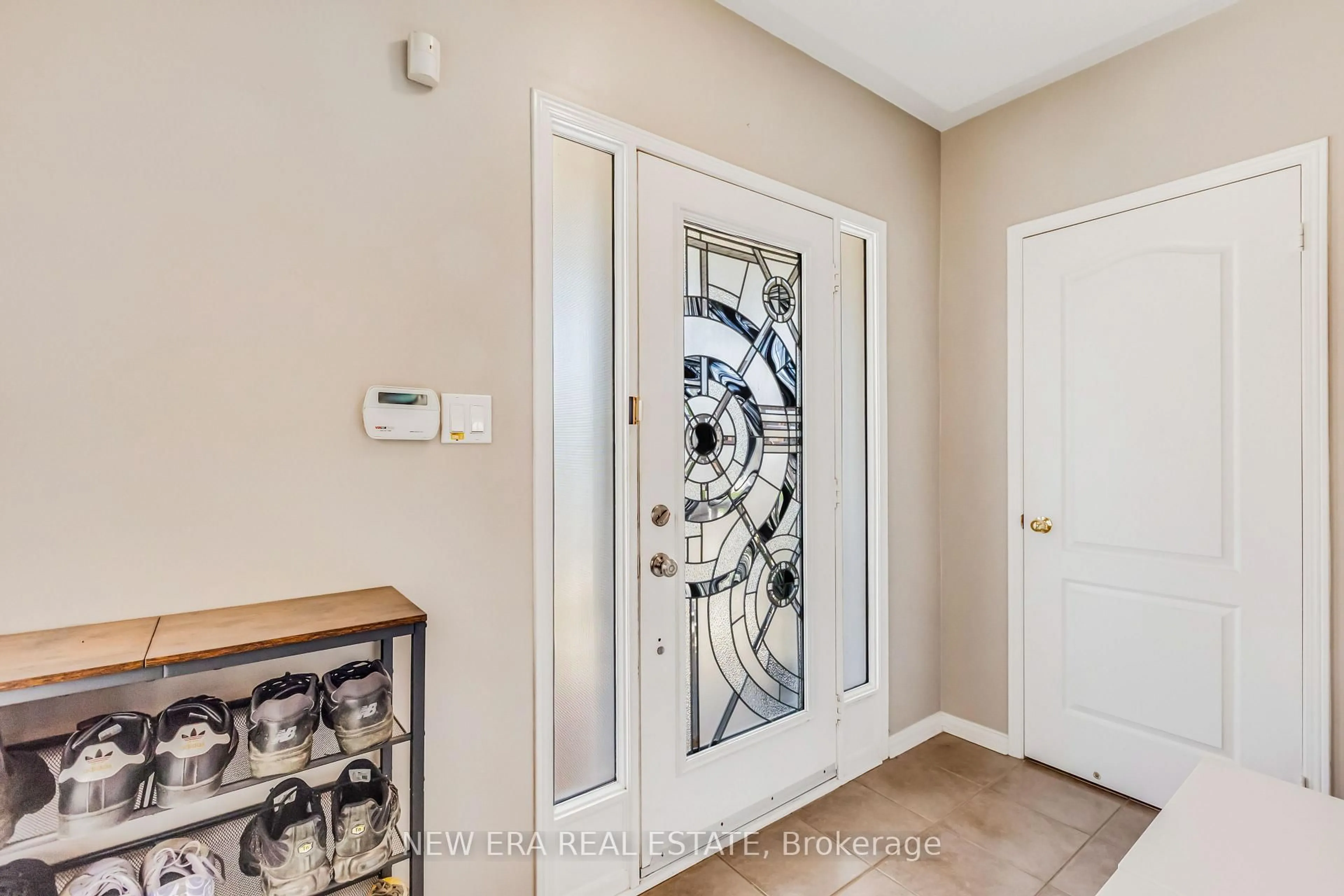 Indoor entryway for 11 Warnford Circ, Ajax Ontario L1T 0J6