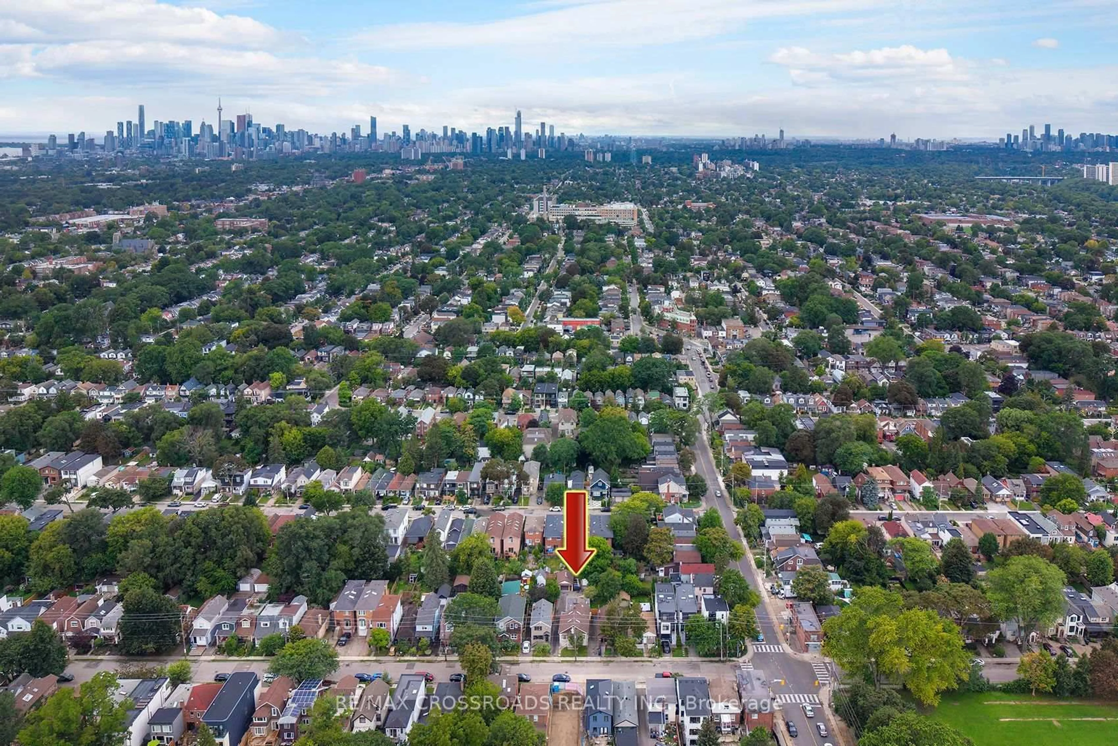 A pic from outside/outdoor area/front of a property/back of a property/a pic from drone, city buildings view from balcony for 218 Gledhill Ave, Toronto Ontario M4C 5L1