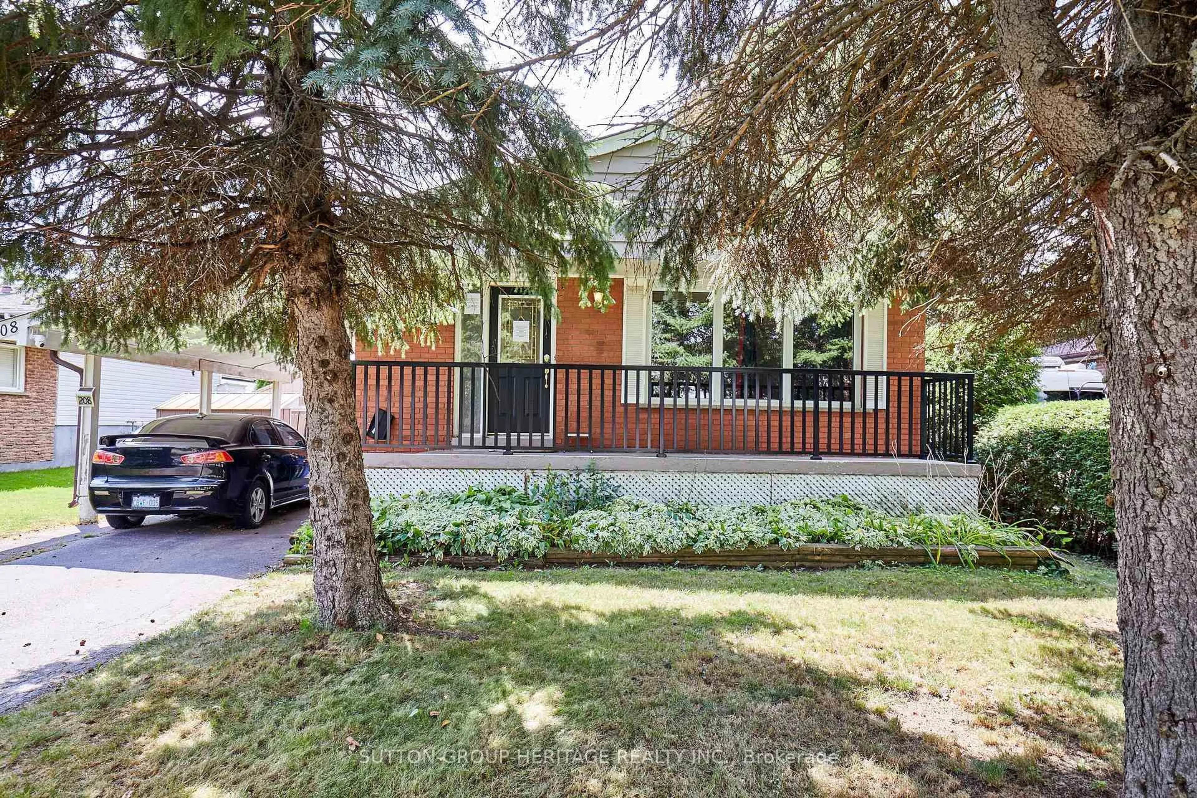 Unknown for 208 Farewell St, Oshawa Ontario L1H 6L7
