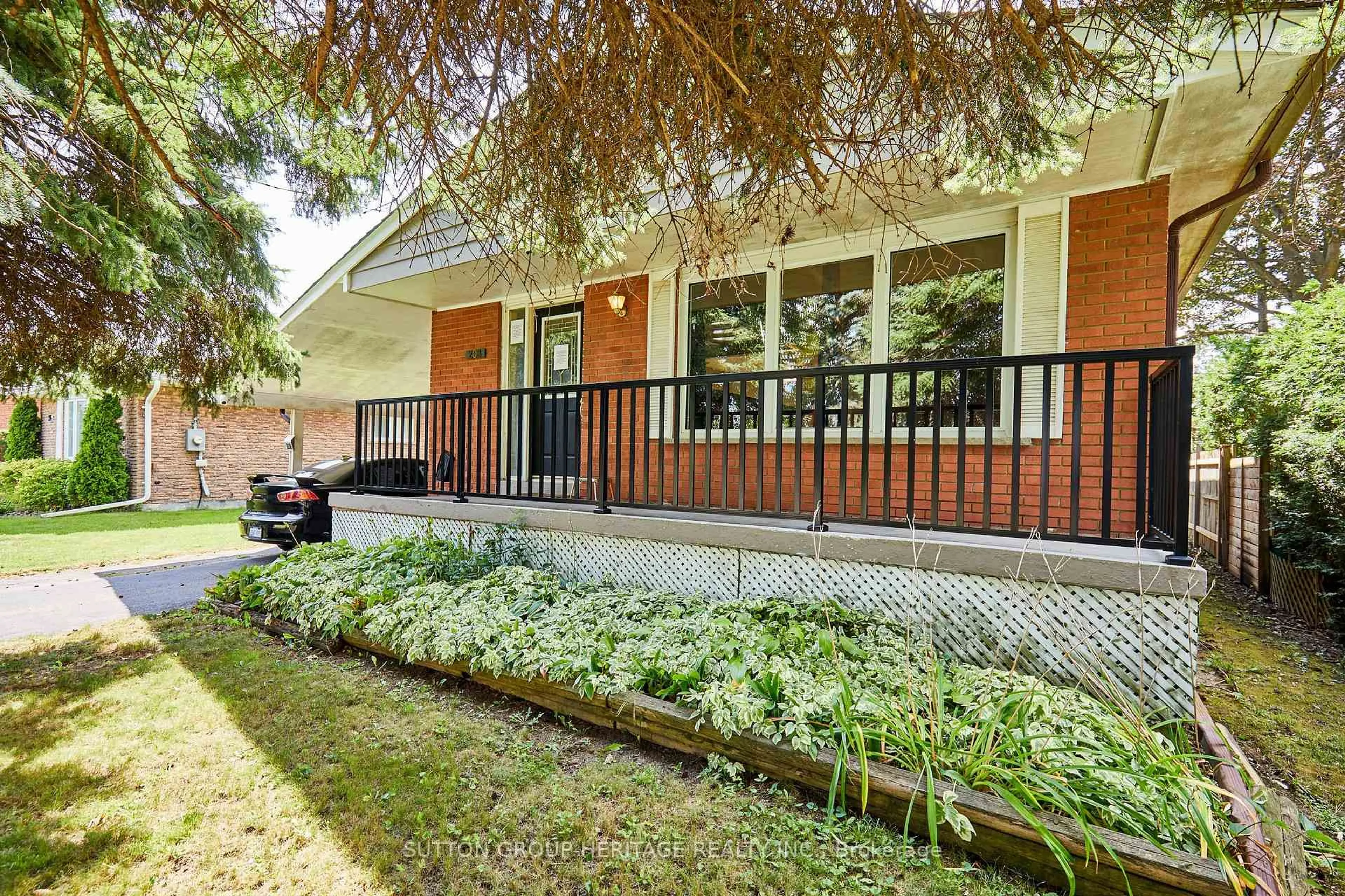 Home with brick exterior material, street for 208 Farewell St, Oshawa Ontario L1H 6L7