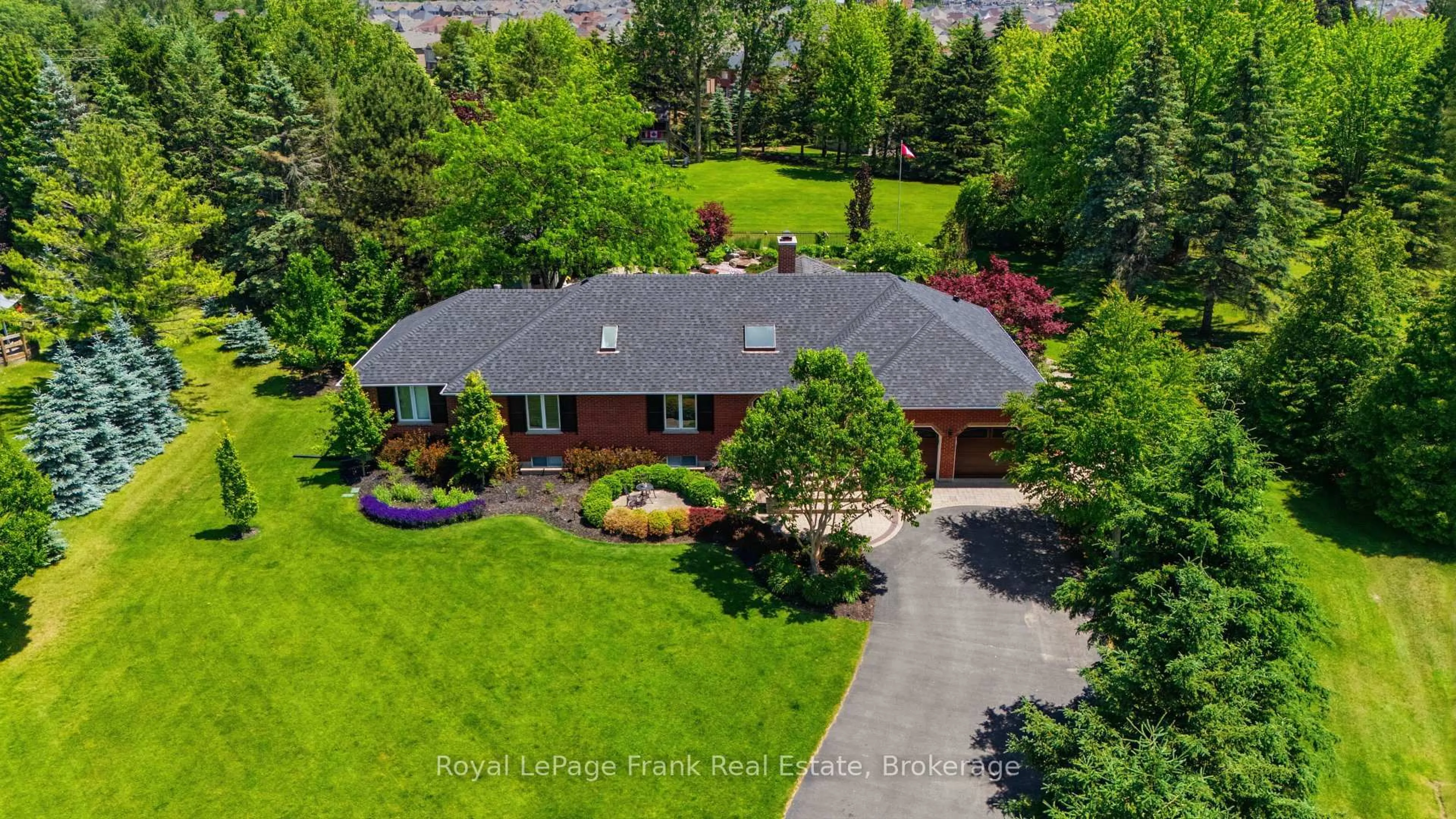 A pic from outside/outdoor area/front of a property/back of a property/a pic from drone, street for 5 Craig Crt, Clarington Ontario L1C 4H6
