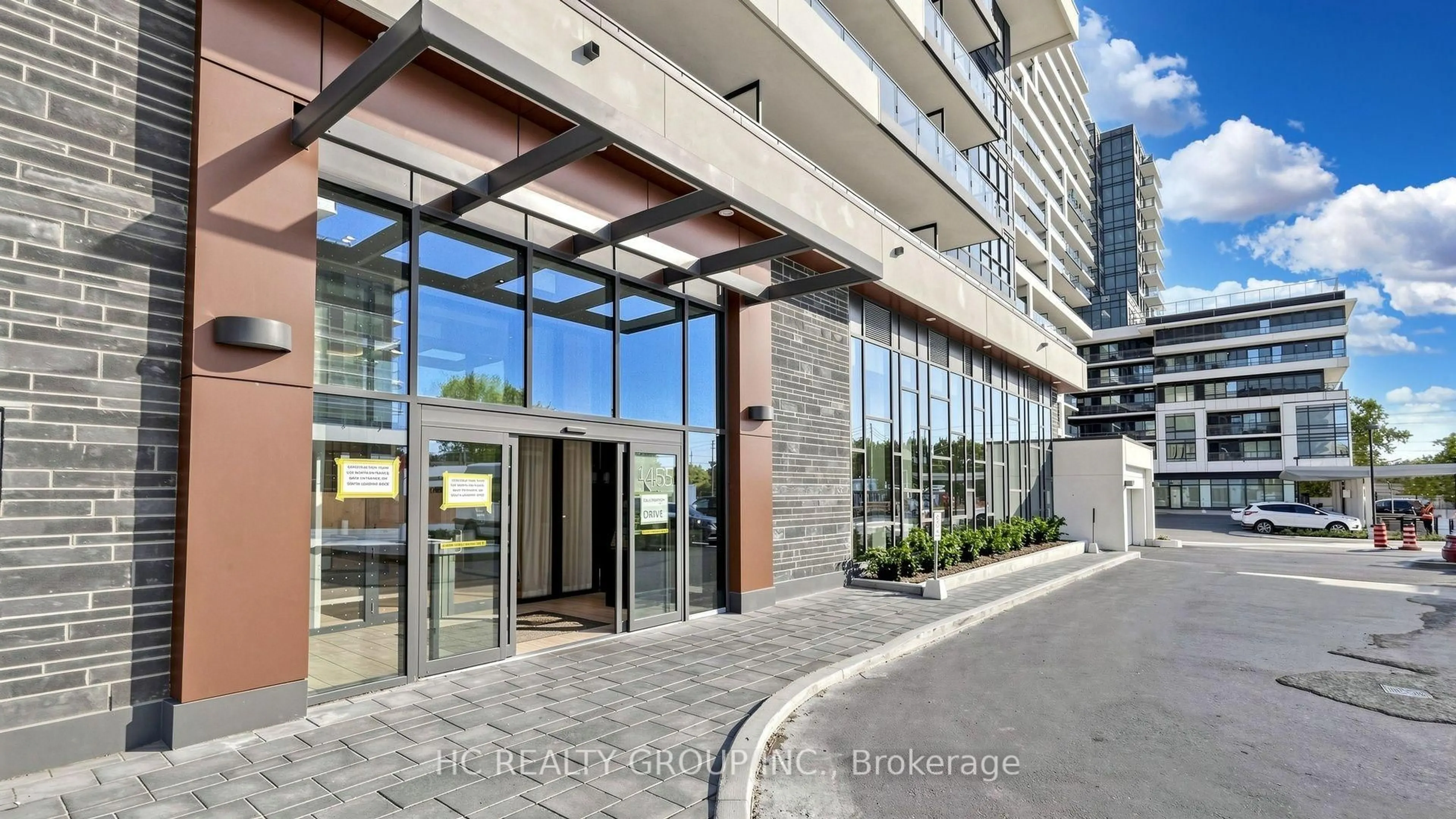 Indoor foyer for 1455 Celebration Dr #1806, Pickering Ontario L1W 0C4