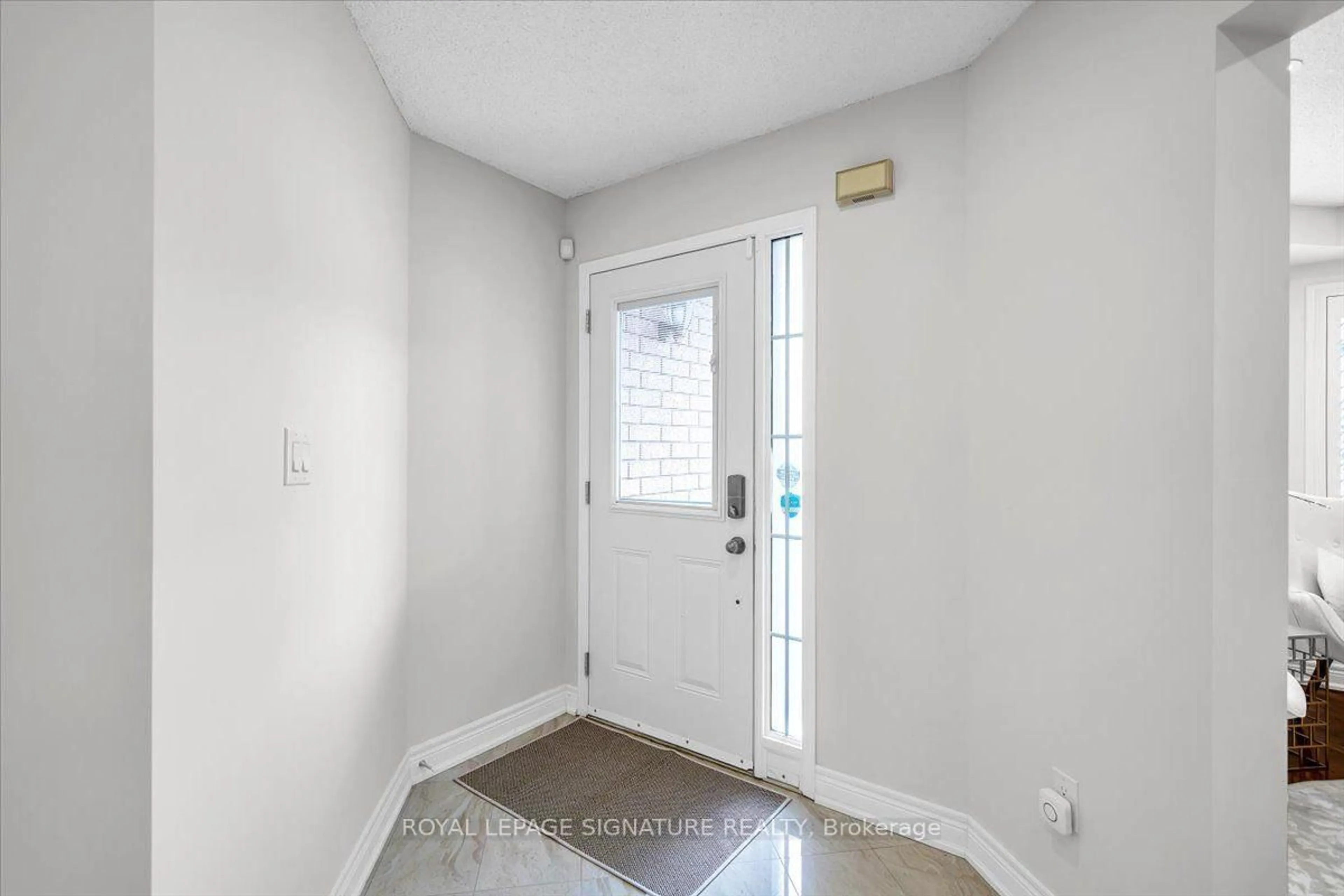 Indoor entryway for 3 Griffen Pl, Whitby Ontario L1R 2N5