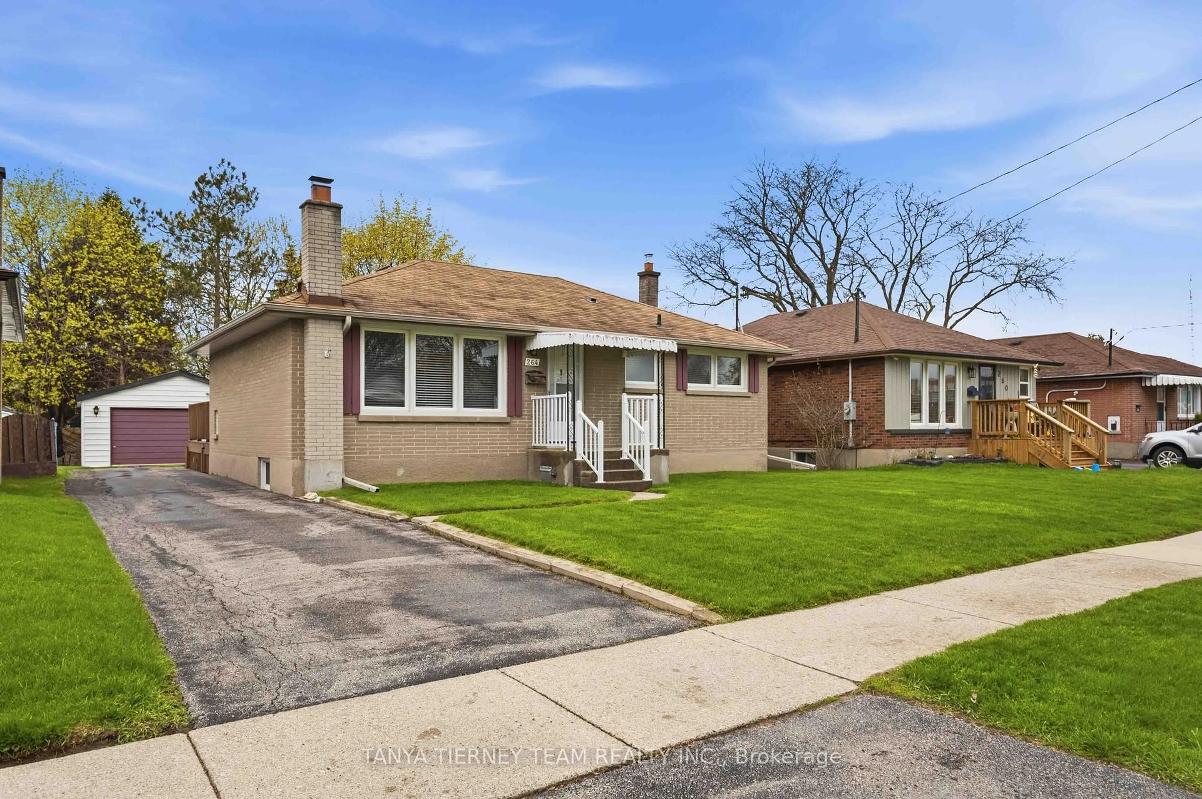 Home with vinyl exterior material, street for 264 Baldwin St, Oshawa Ontario L1H 6H4