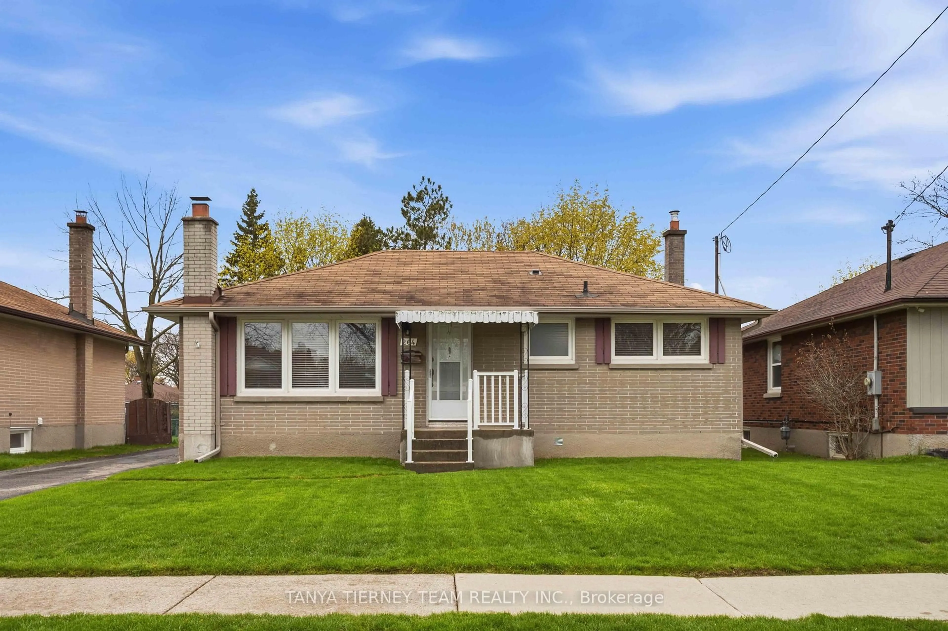 Home with vinyl exterior material, street for 264 Baldwin St, Oshawa Ontario L1H 6H4