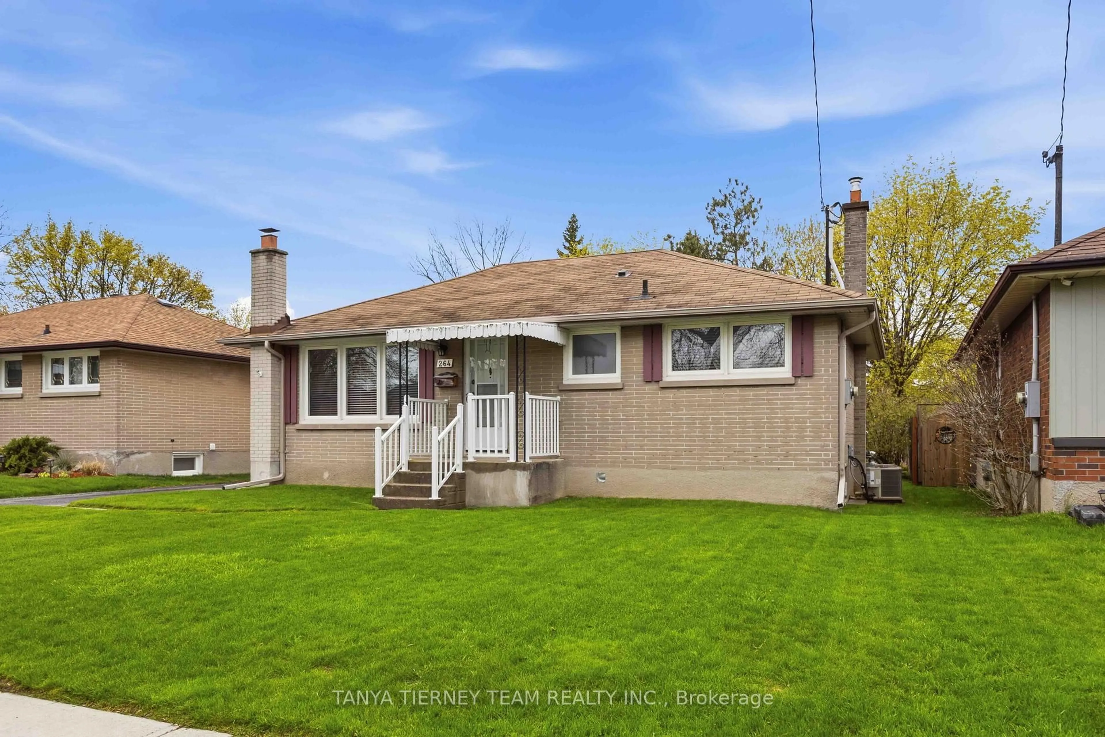 Home with vinyl exterior material, street for 264 Baldwin St, Oshawa Ontario L1H 6H4