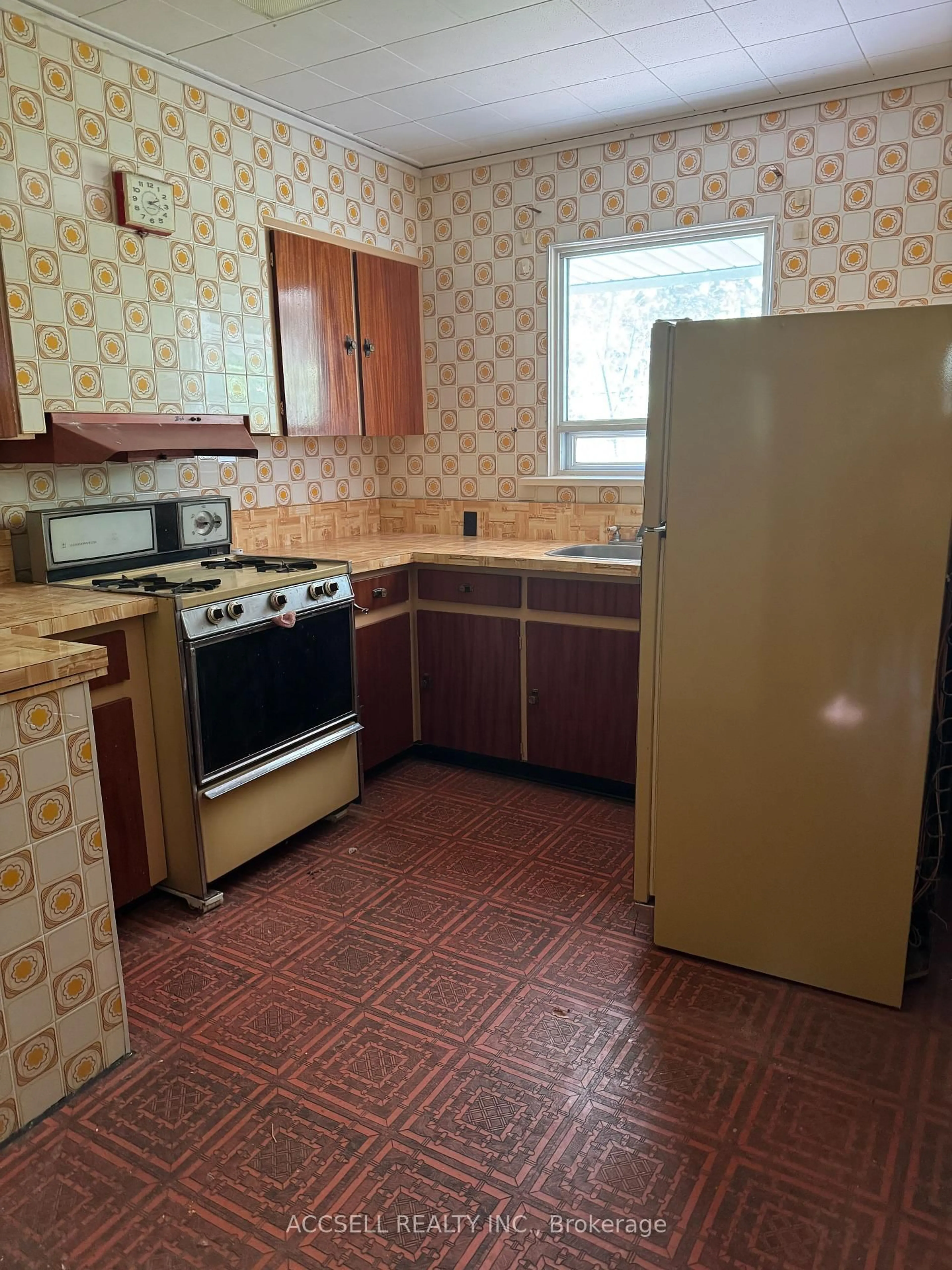 Standard kitchen, ceramic/tile floor for 103 Donside Dr, Toronto Ontario M1L 1P9