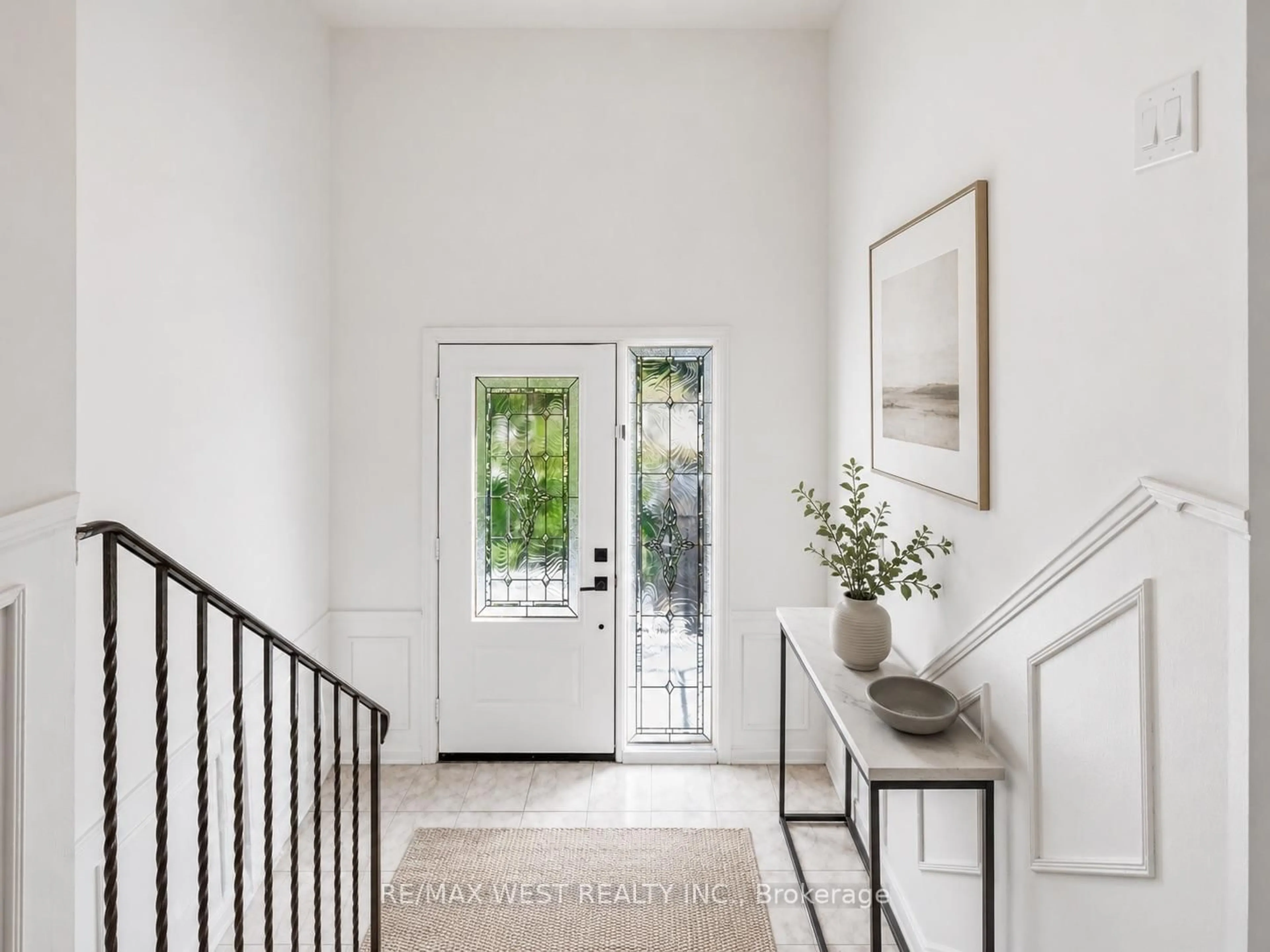 Indoor entryway for 62 Littleleaf Dr, Toronto Ontario M1B 1Z2