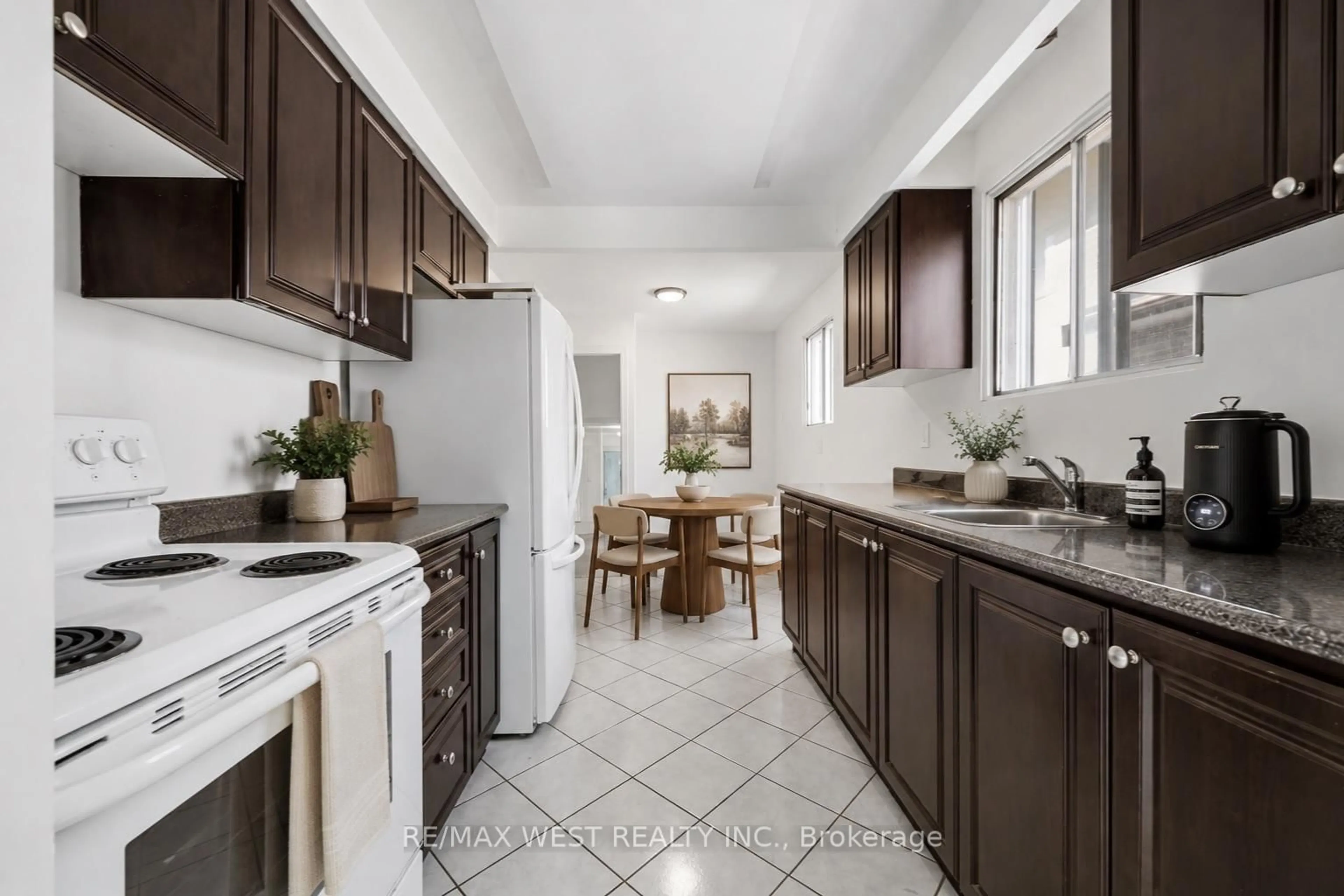 Standard kitchen, ceramic/tile floor for 62 Littleleaf Dr, Toronto Ontario M1B 1Z2