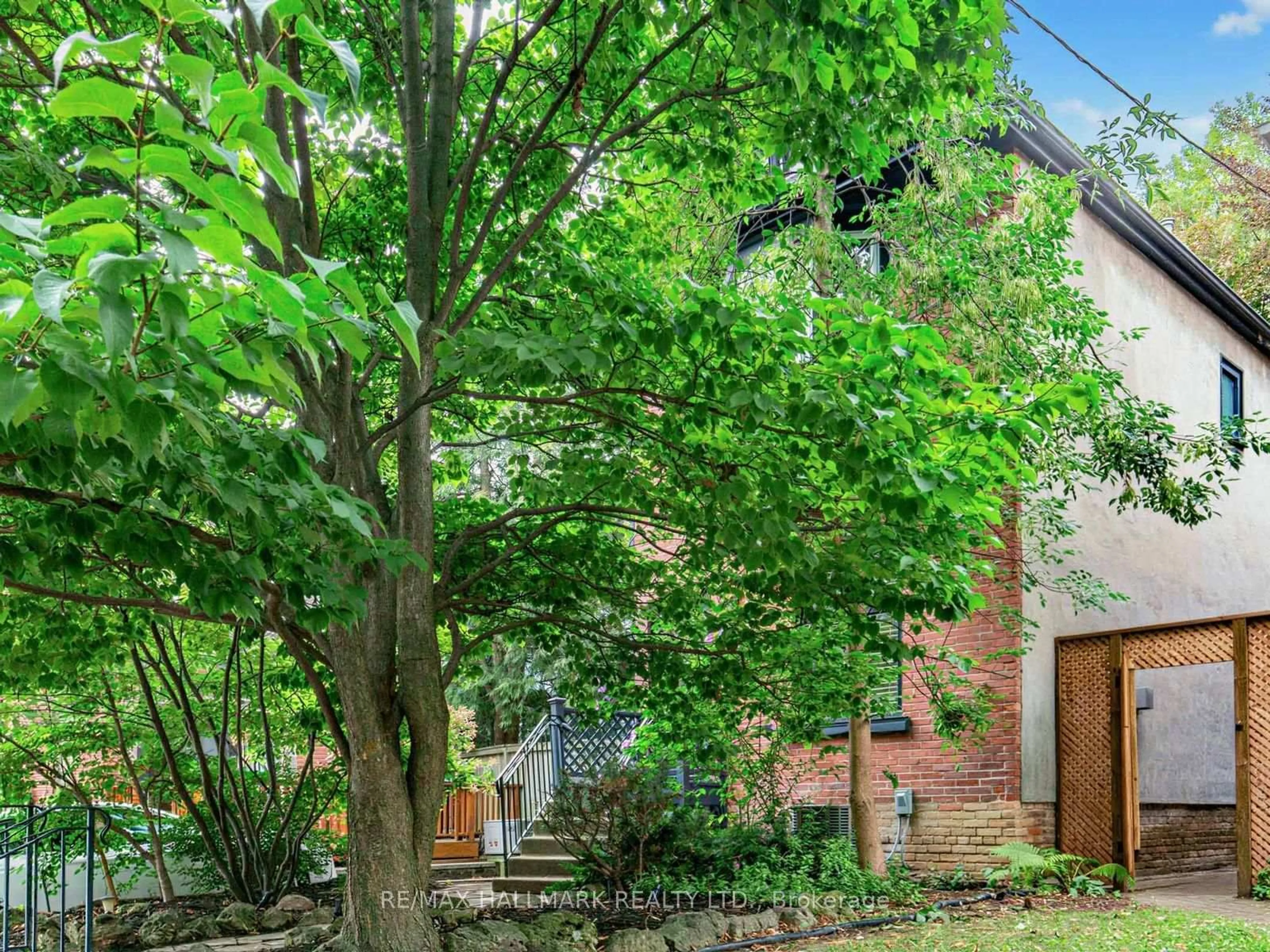 Unknown for 28 Condor Ave, Toronto Ontario M4J 3M8