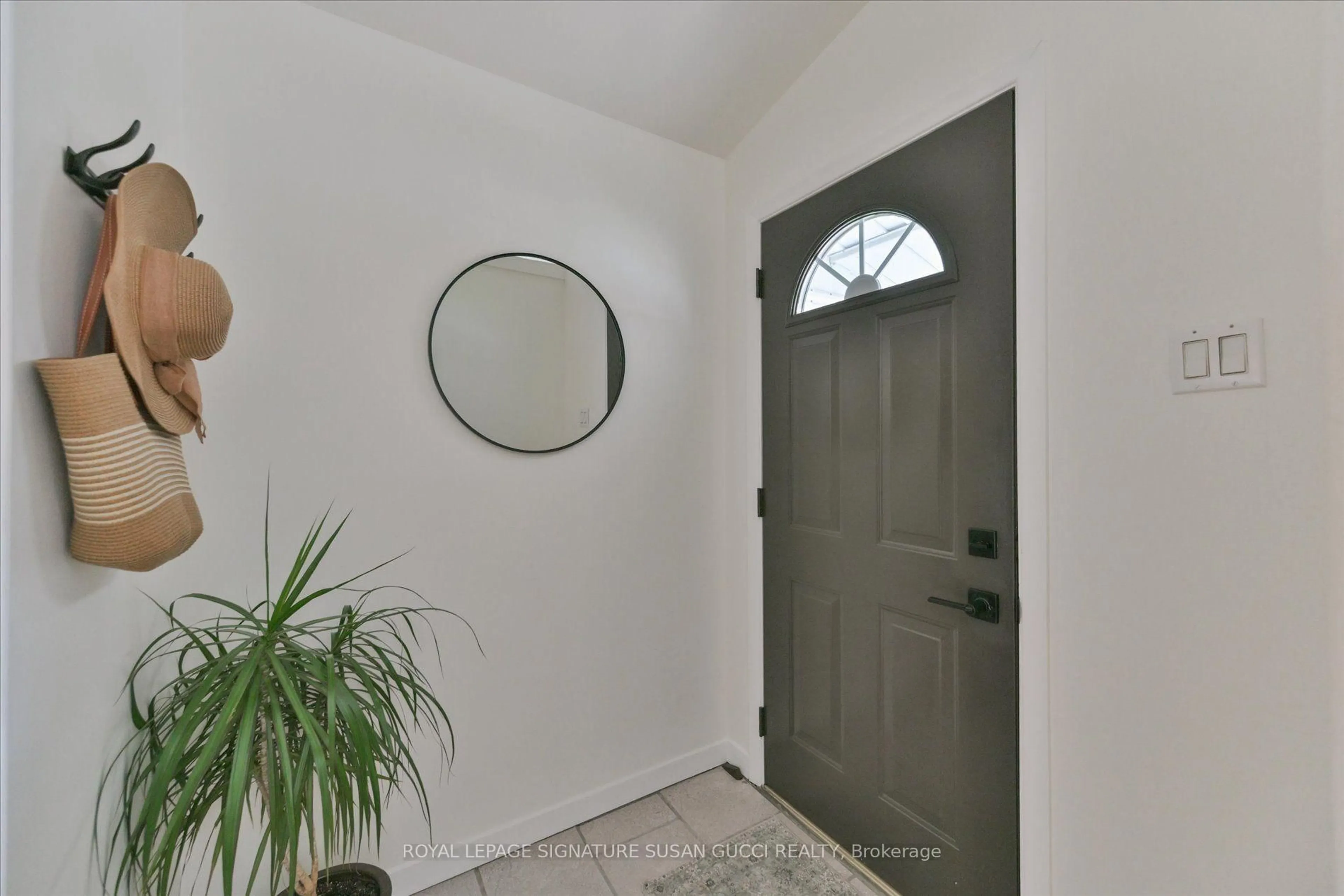 Indoor entryway for 2 Sutherland Ave, Toronto Ontario M4C 1R9