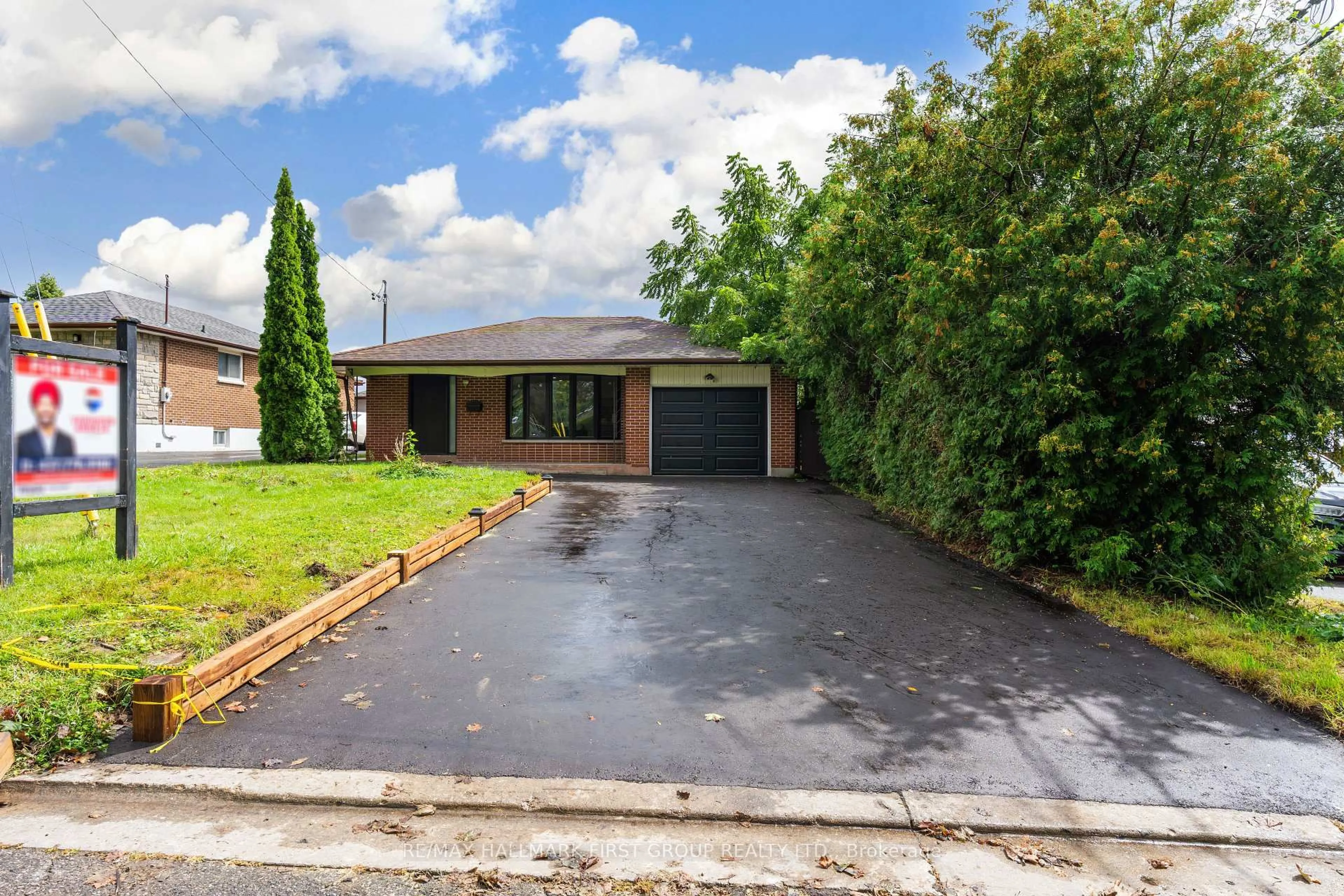 Home with brick exterior material, street for 969 Applegrove Ave, Oshawa Ontario L1H 1S5