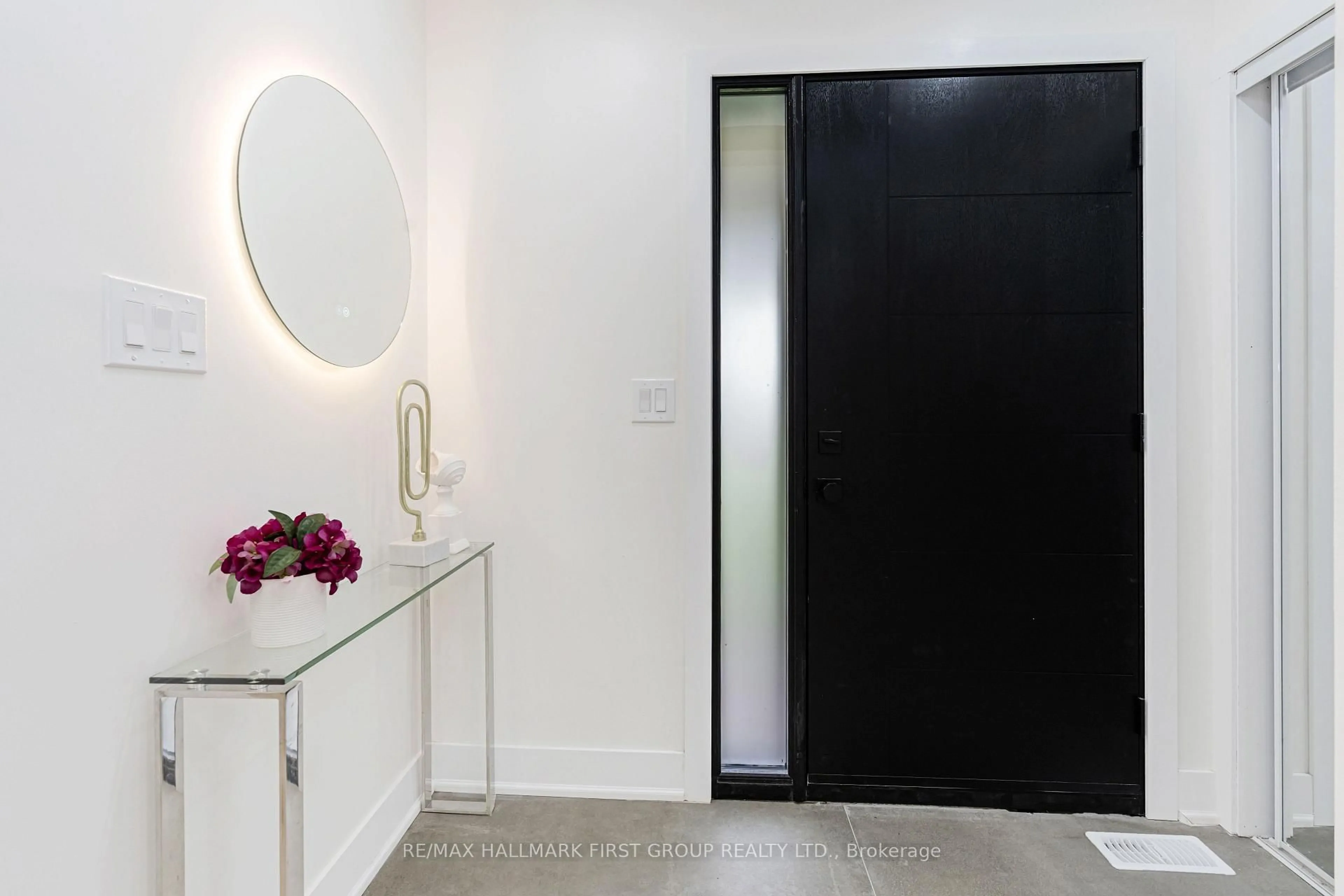Indoor entryway for 969 Applegrove Ave, Oshawa Ontario L1H 1S5
