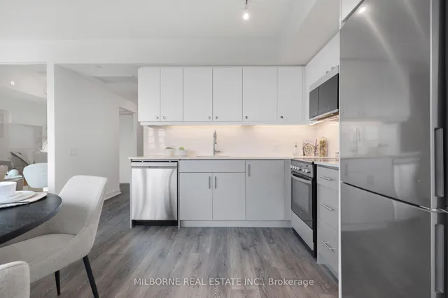 2 Manderley Dr #701, Toronto 4