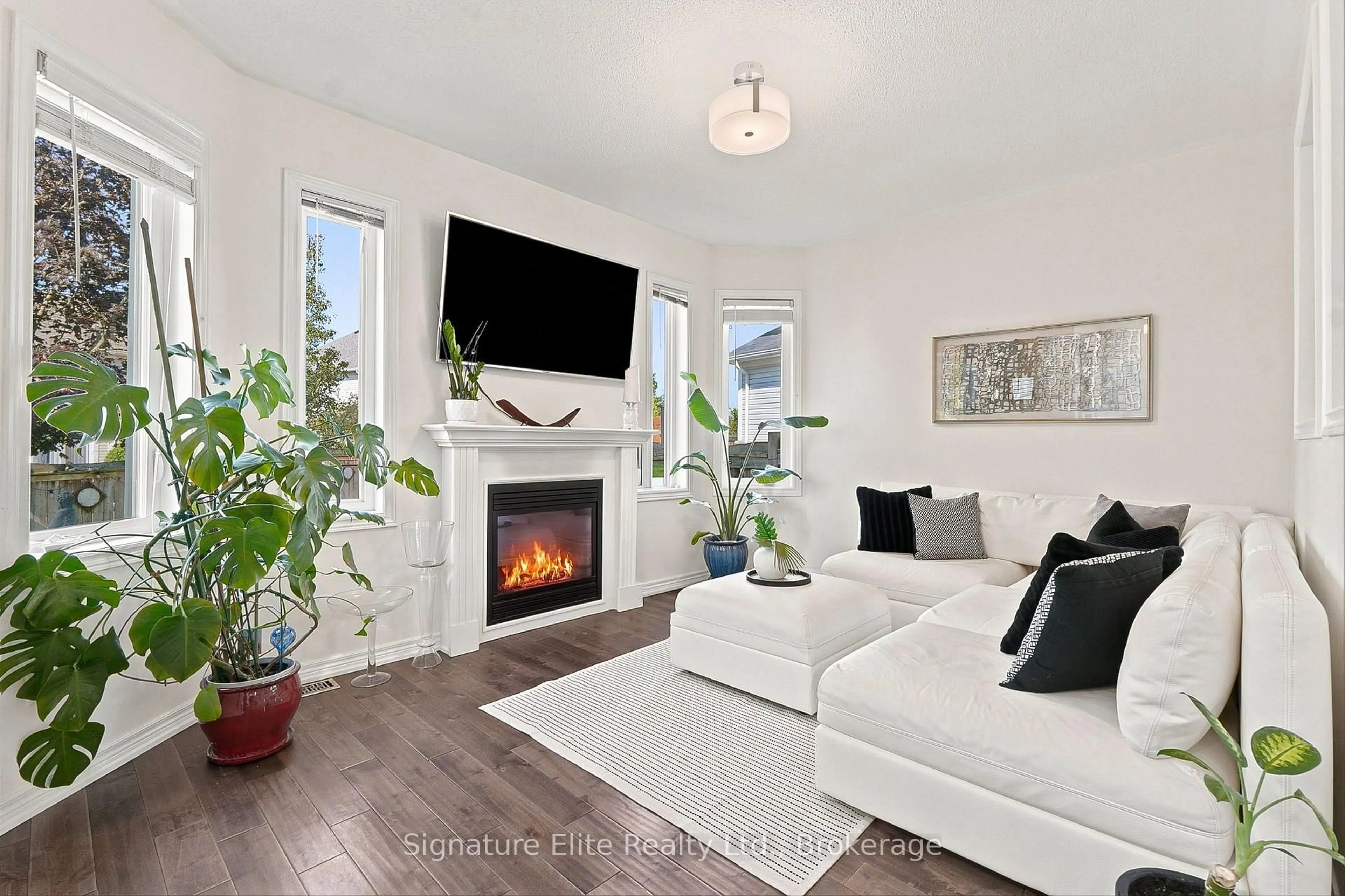 Living room with furniture, unknown for 151 Harbourside Dr, Whitby Ontario L1N 0H6