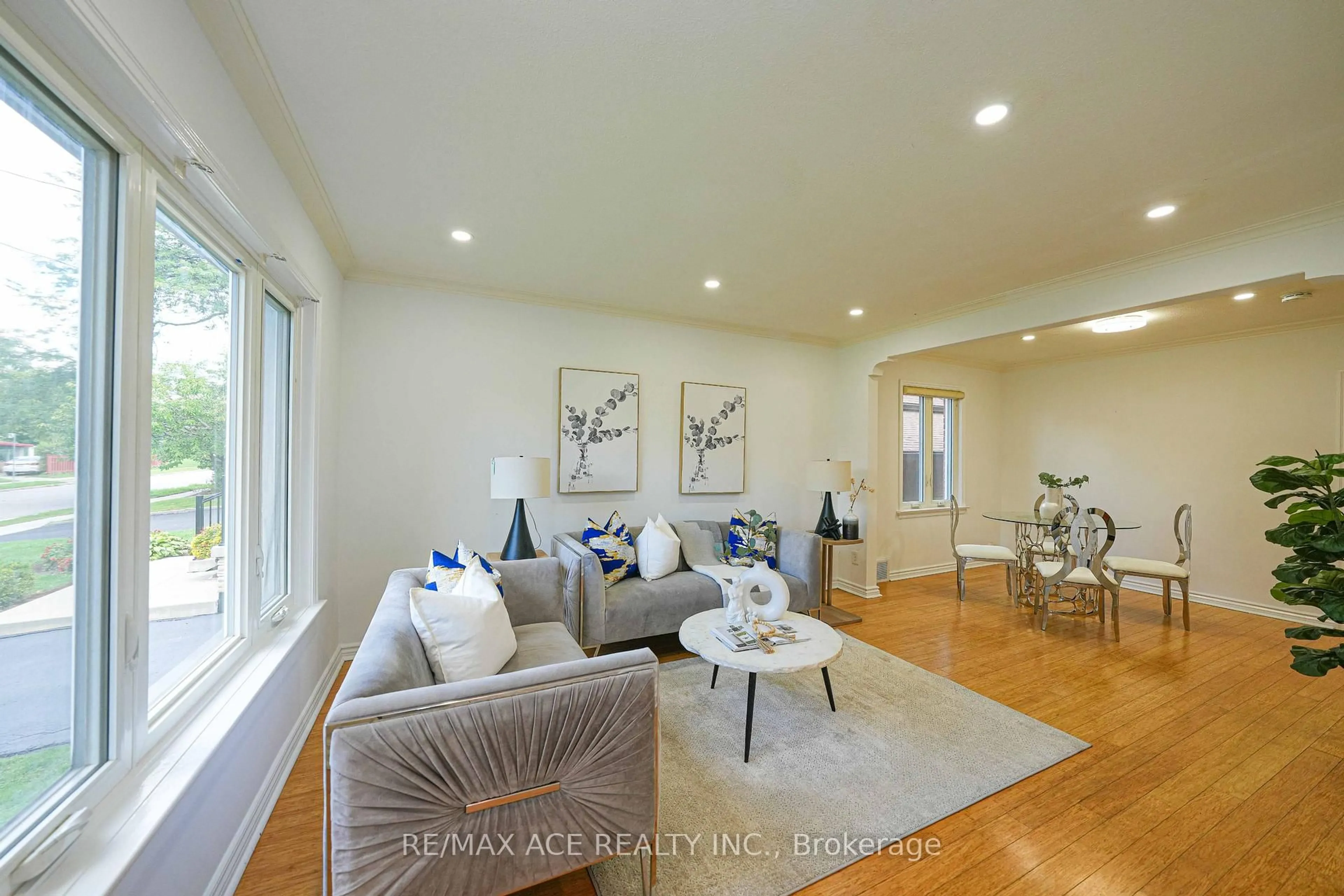 Living room with furniture, unknown for 59 Lilian Dr, Toronto Ontario M1R 3W4