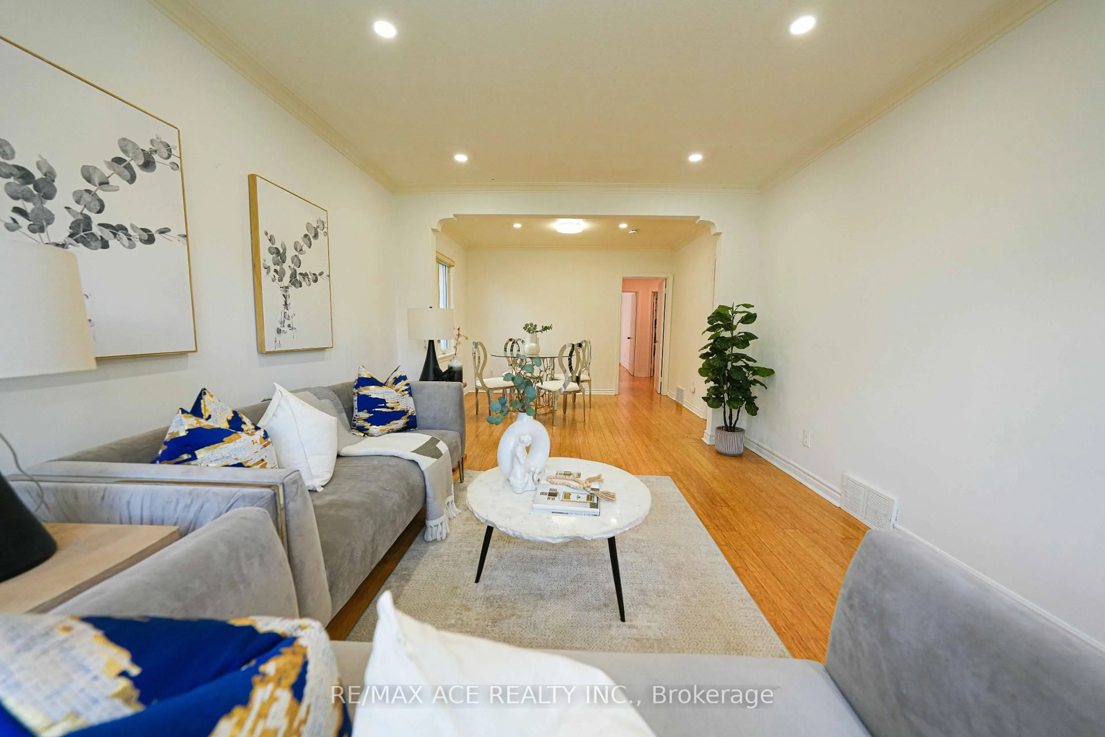 Living room with furniture, unknown for 59 Lilian Dr, Toronto Ontario M1R 3W4