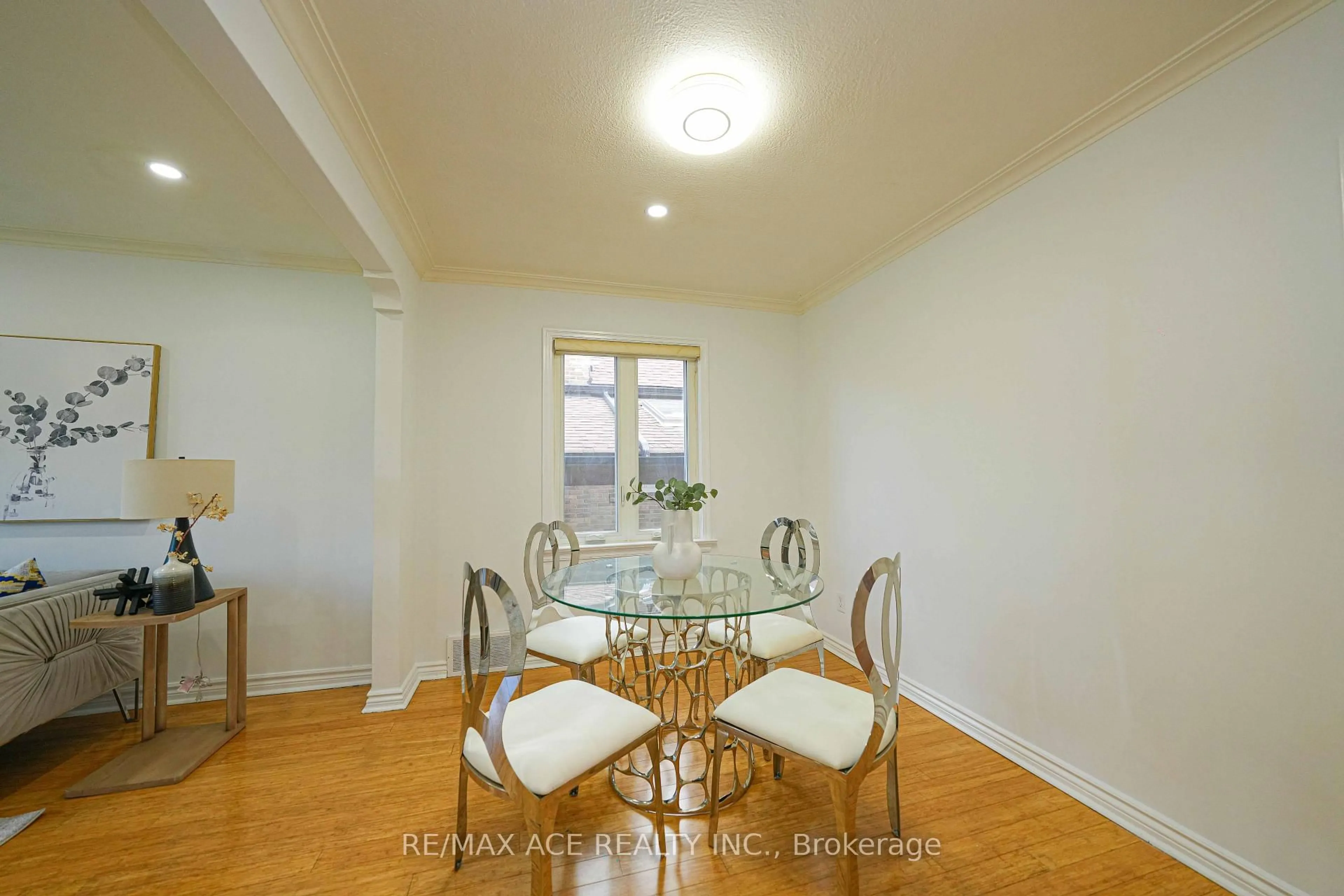 Dining room, wood/laminate floor for 59 Lilian Dr, Toronto Ontario M1R 3W4