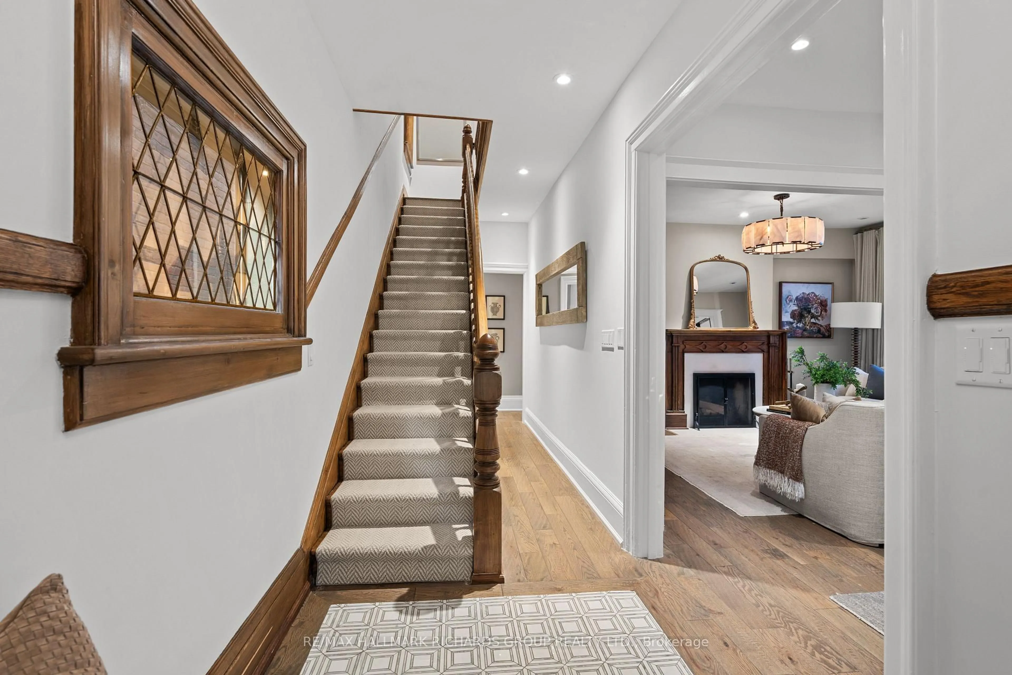 Indoor entryway for 49 Lee Ave, Toronto Ontario M4E 2P1