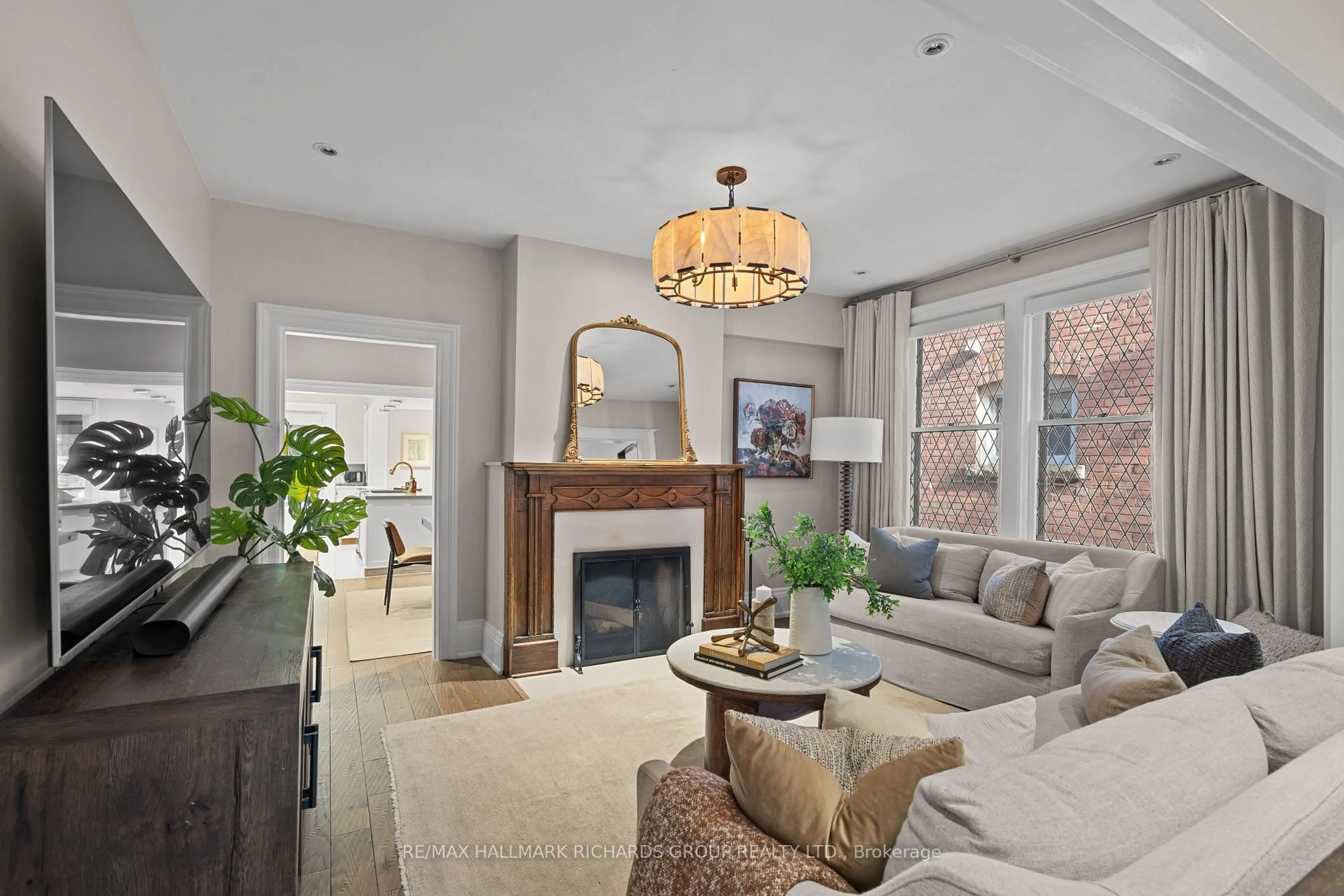 Living room with furniture, unknown for 49 Lee Ave, Toronto Ontario M4E 2P1