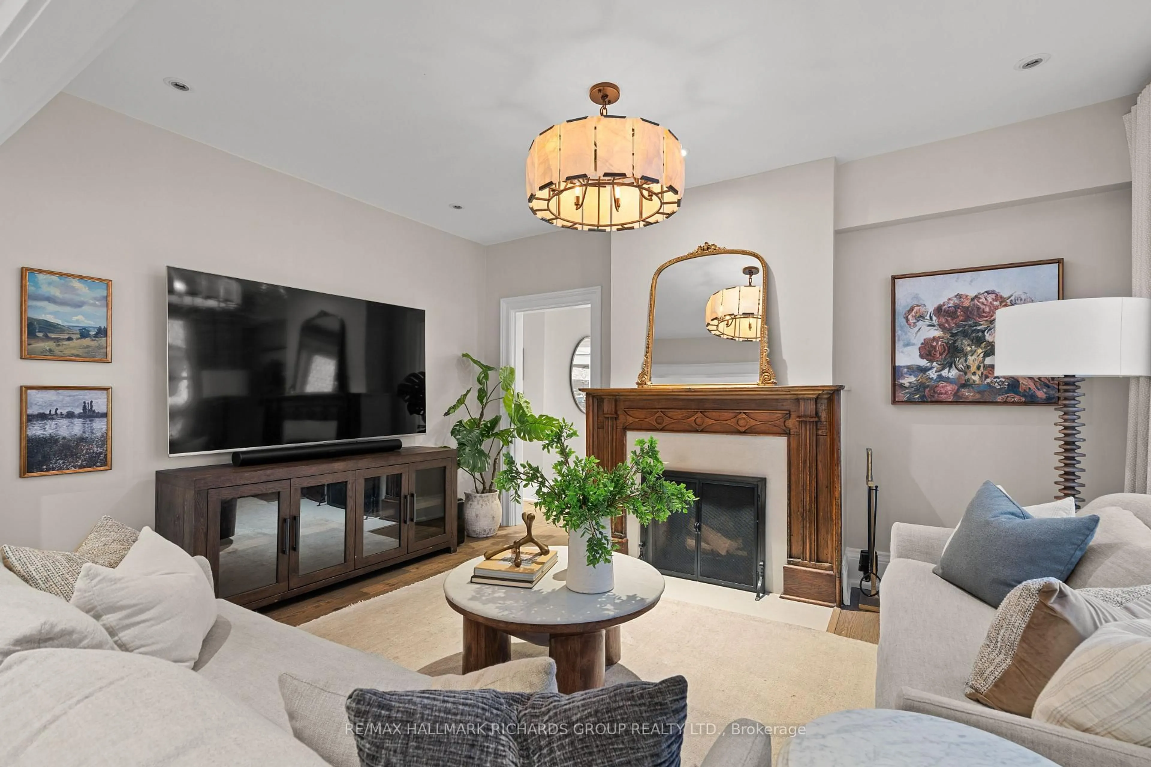 Living room with furniture, unknown for 49 Lee Ave, Toronto Ontario M4E 2P1