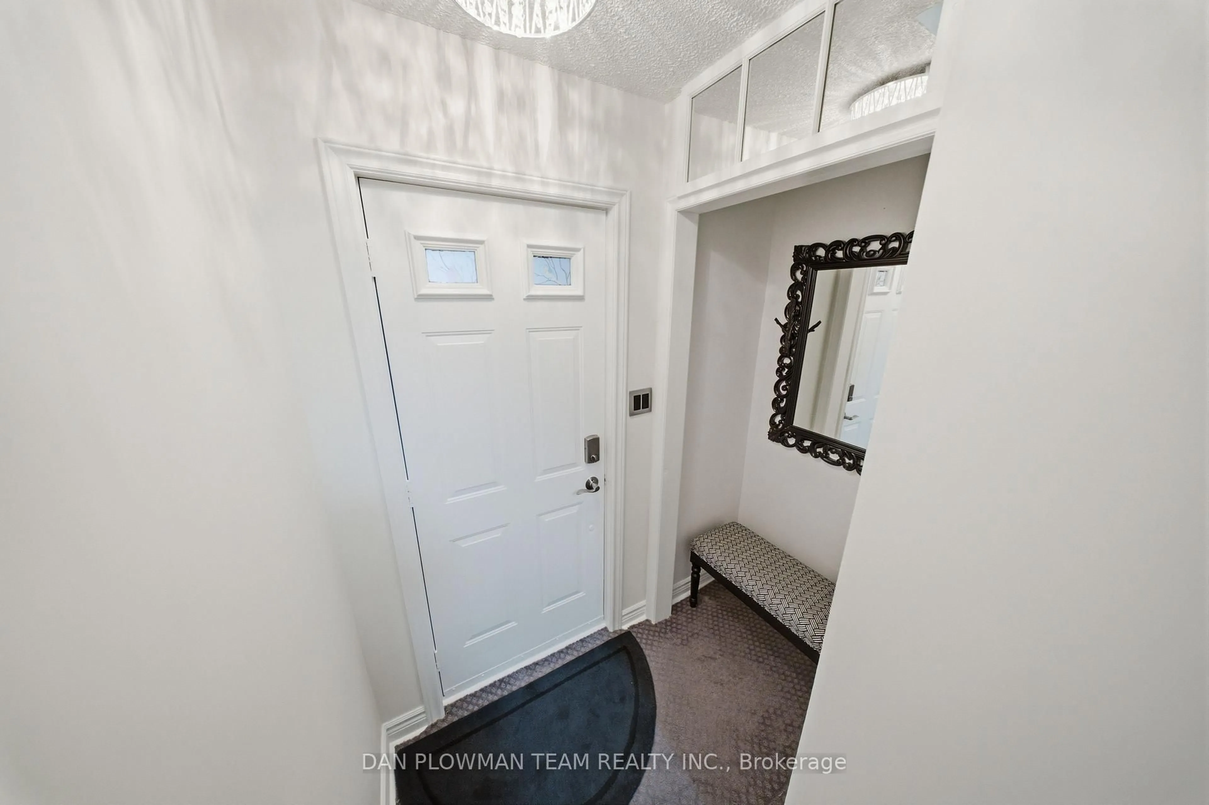 Indoor entryway for 1661 Nash Rd #H-14, Clarington Ontario L1E 1S8