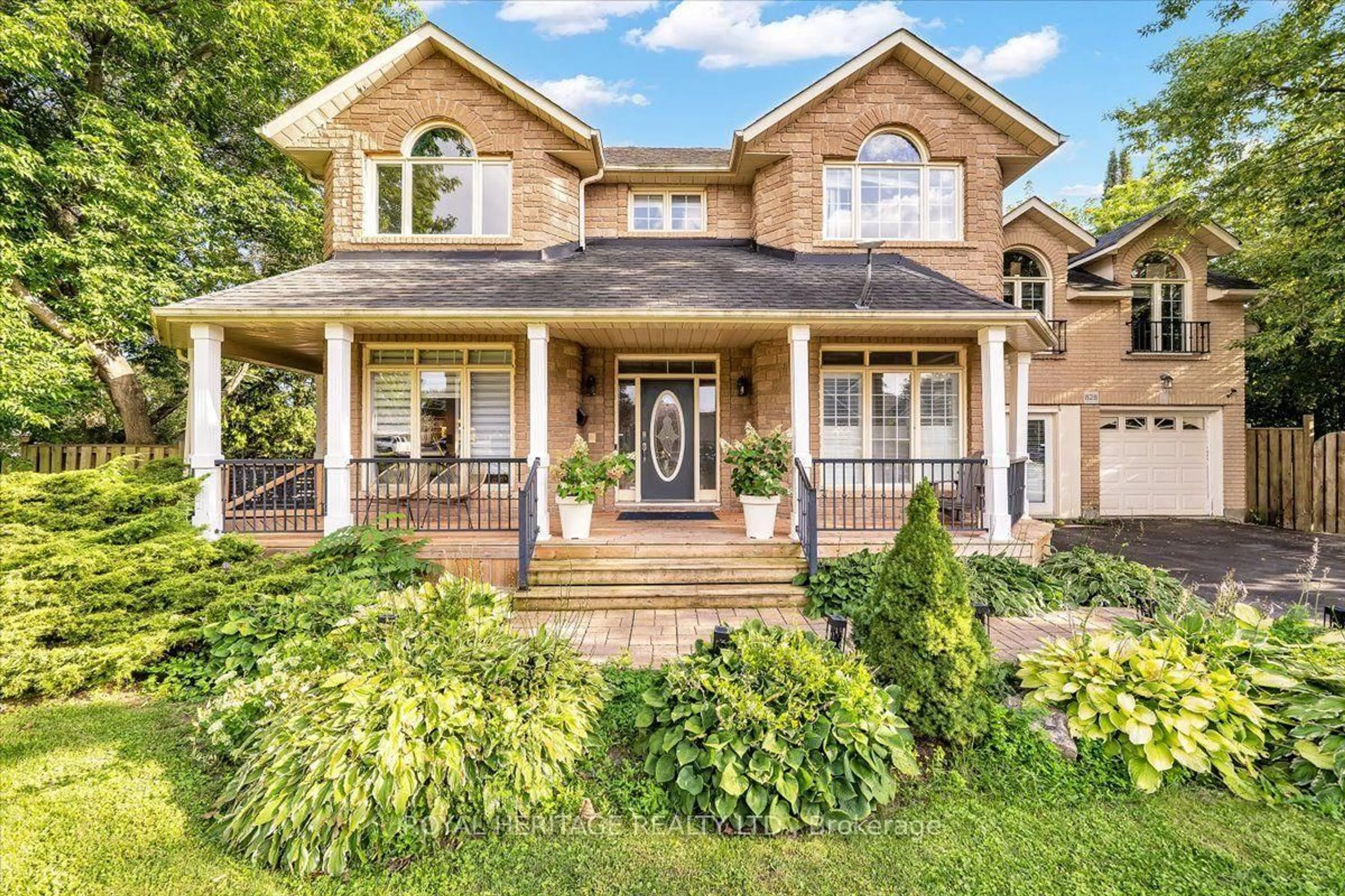Home with brick exterior material, street for 828 Wildflower Crt, Oshawa Ontario L1G 7Z4