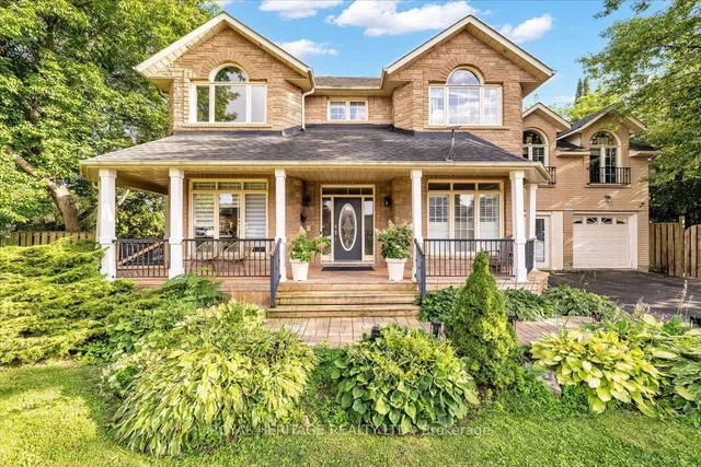 828 Wildflower Crt, Oshawa 2