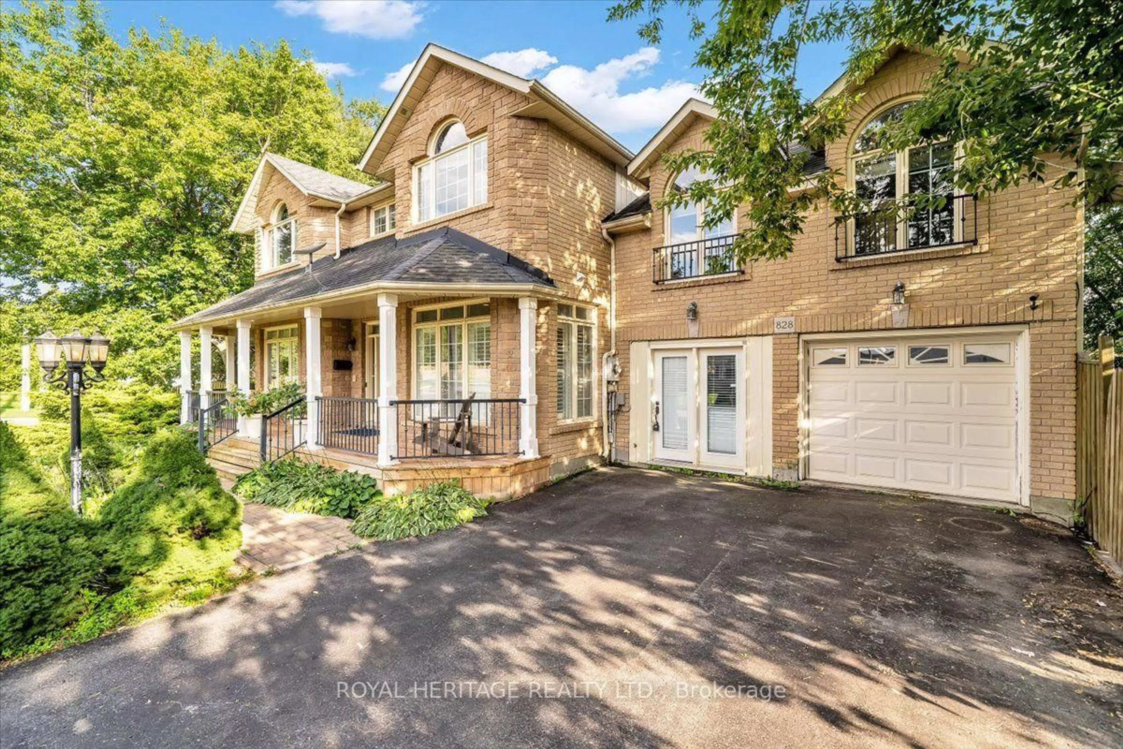 Home with brick exterior material, street for 828 Wildflower Crt, Oshawa Ontario L1G 7Z4