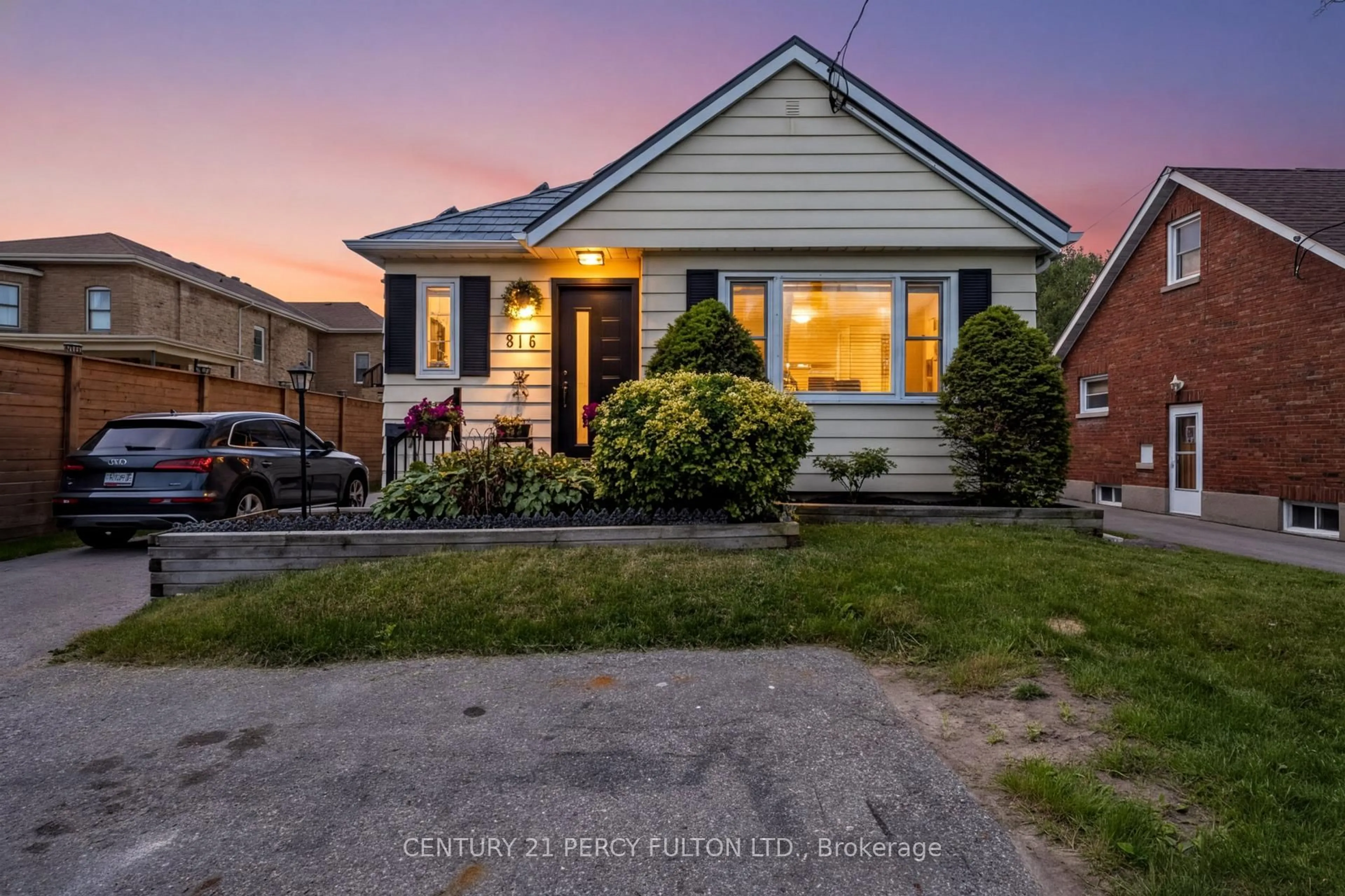 Unknown for 816 SIMCOE St, Oshawa Ontario L1G 4V8
