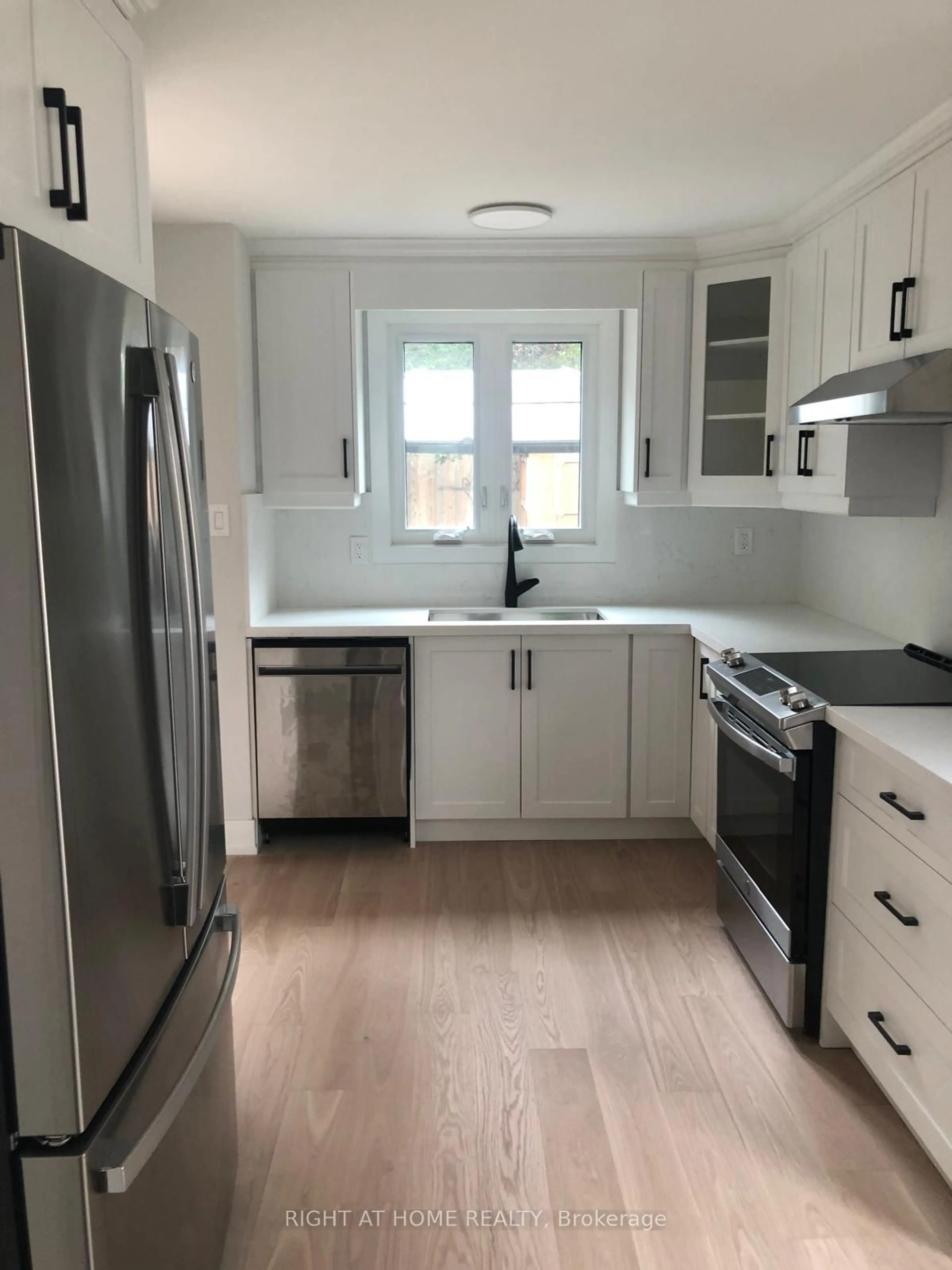 Open concept kitchen, unknown for 762 Hillcroft St, Oshawa Ontario L1G 7H6