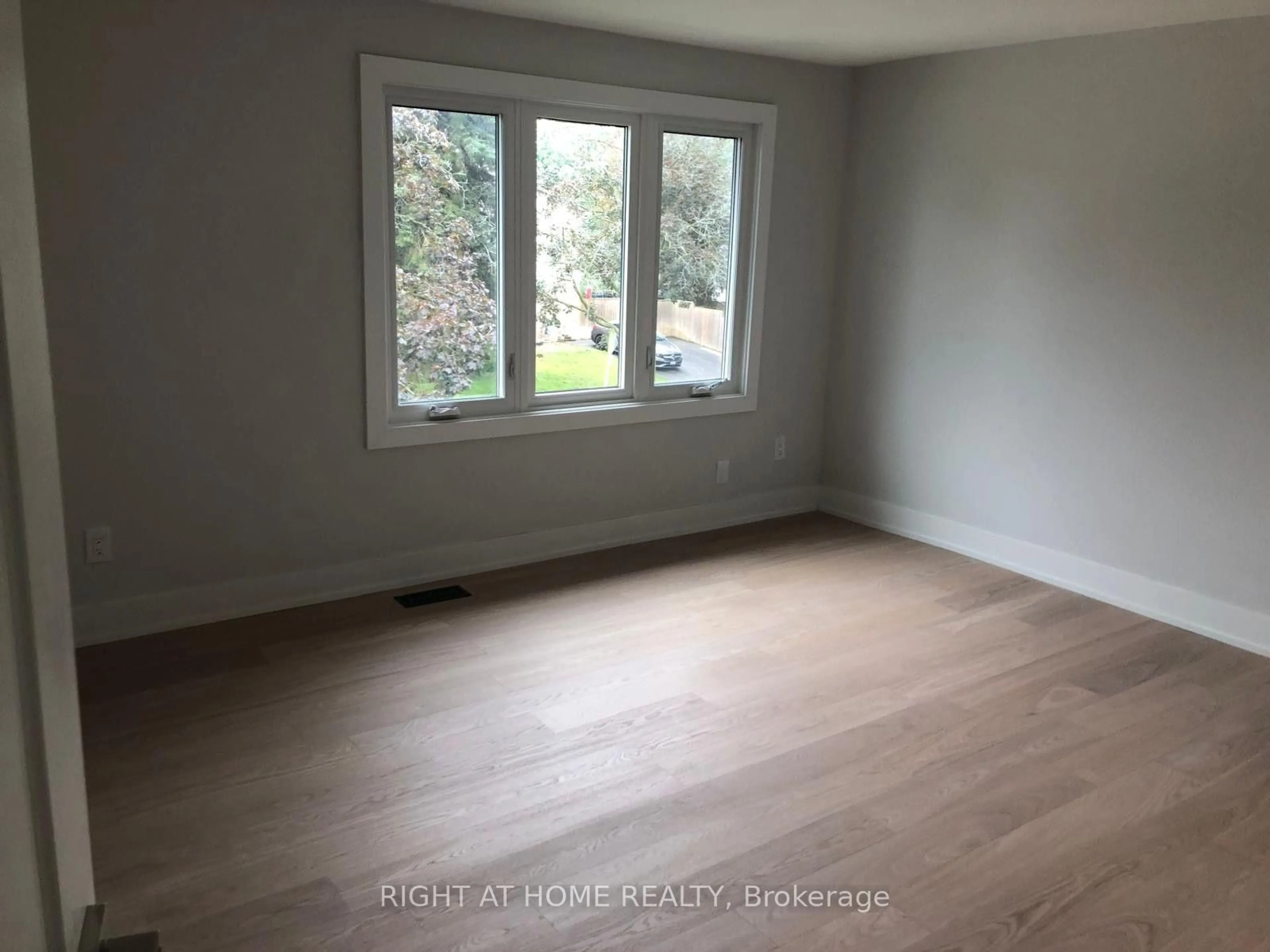 A pic of a room for 762 Hillcroft St, Oshawa Ontario L1G 7H6