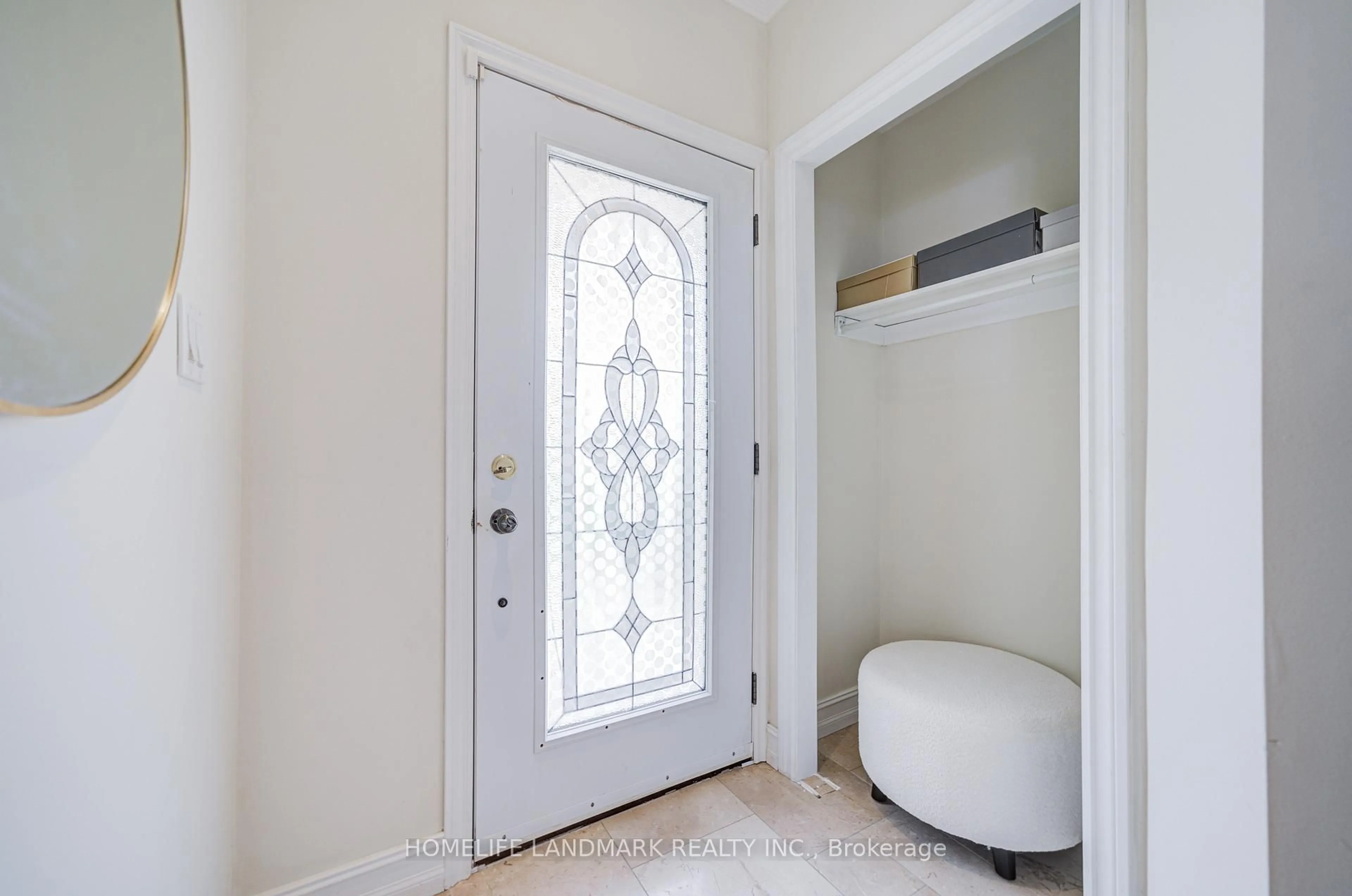 Indoor entryway for 964 Pharmacy Ave, Toronto Ontario M1R 2G6