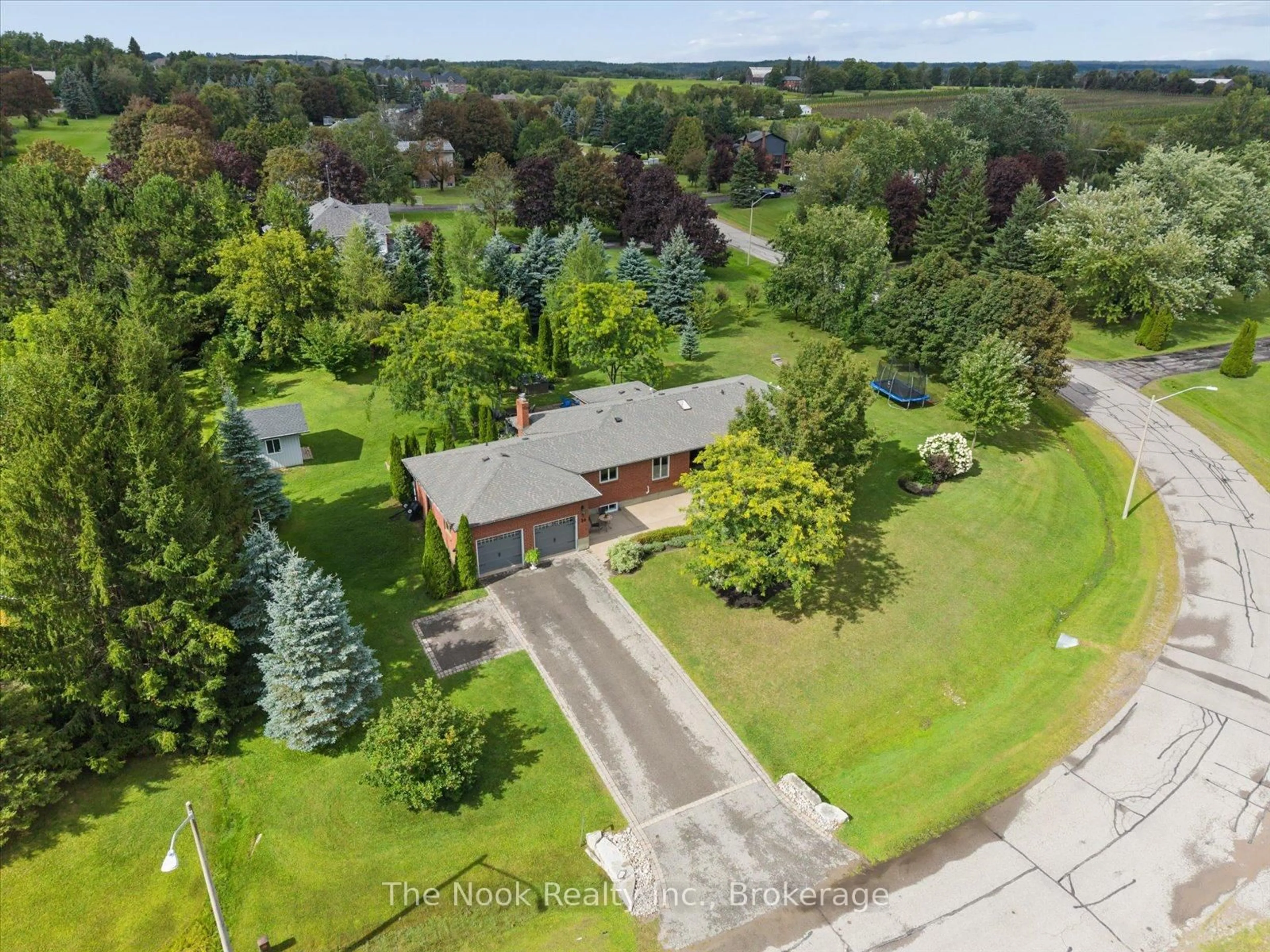 A pic from outside/outdoor area/front of a property/back of a property/a pic from drone, street for 30 Potters Lane, Clarington Ontario L0B 1J0