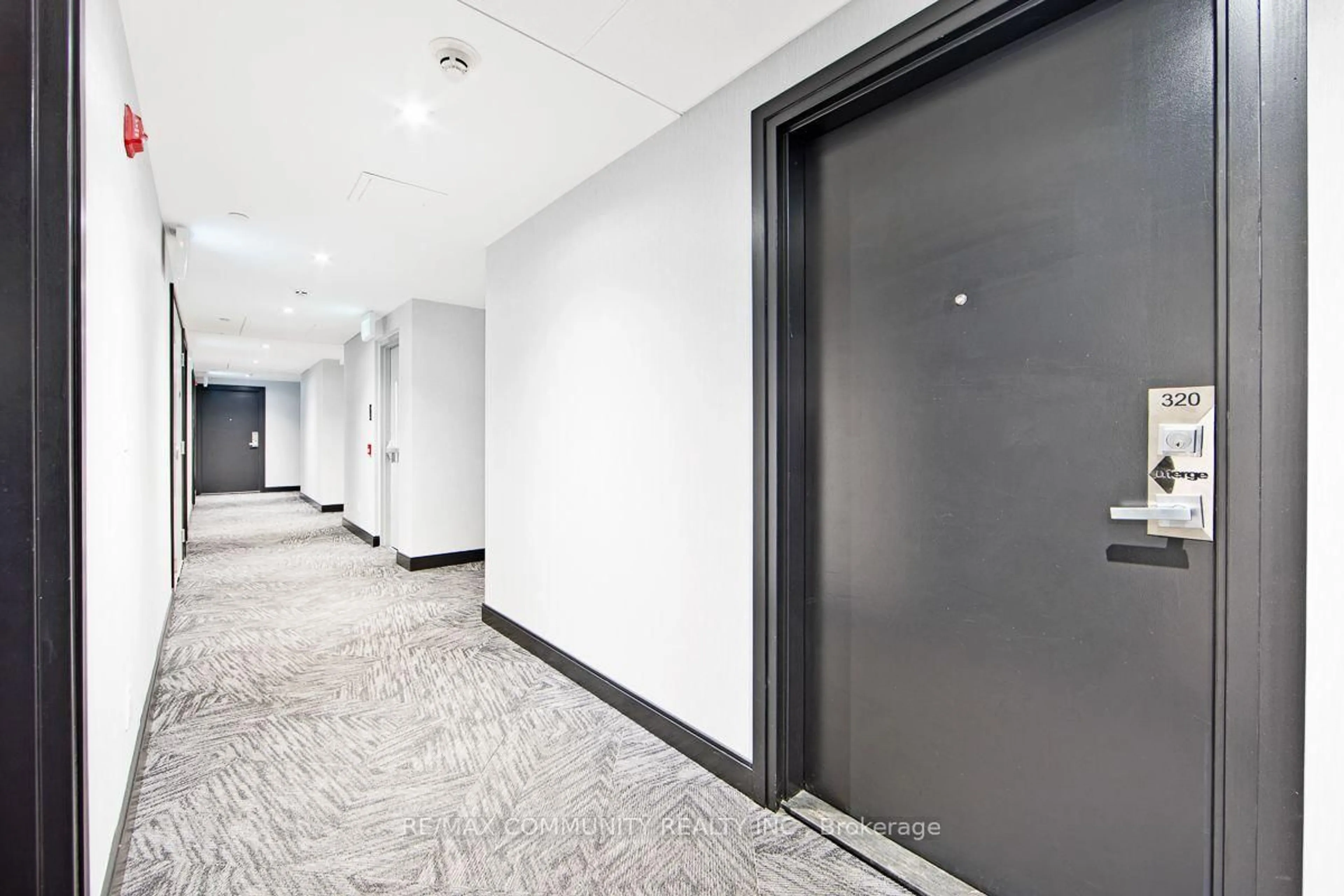 Indoor foyer for 90 Glen Everest Rd #320, Toronto Ontario M1N 0C3
