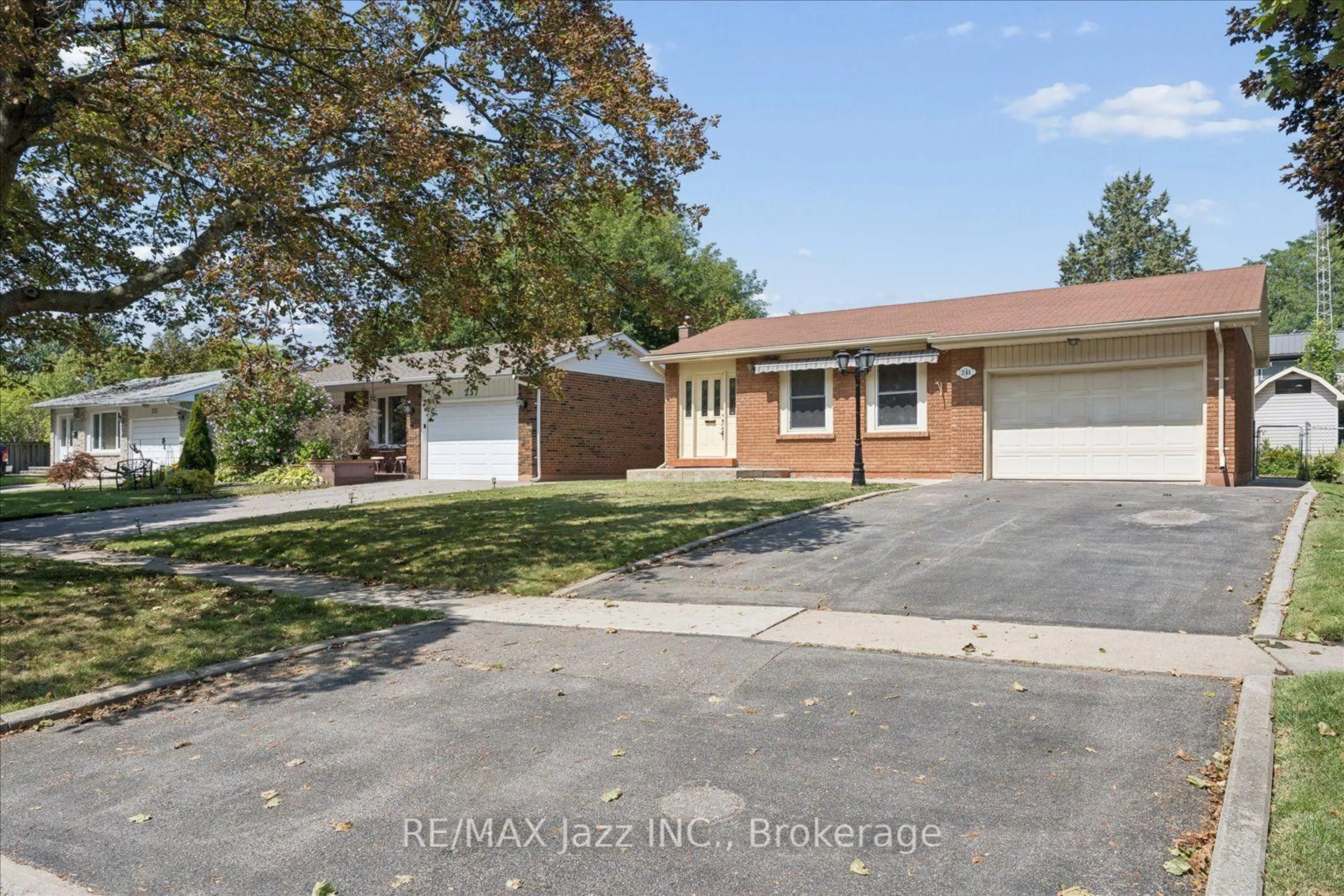 Home with brick exterior material, street for 241 Viewmount St, Oshawa Ontario L1H 7C2