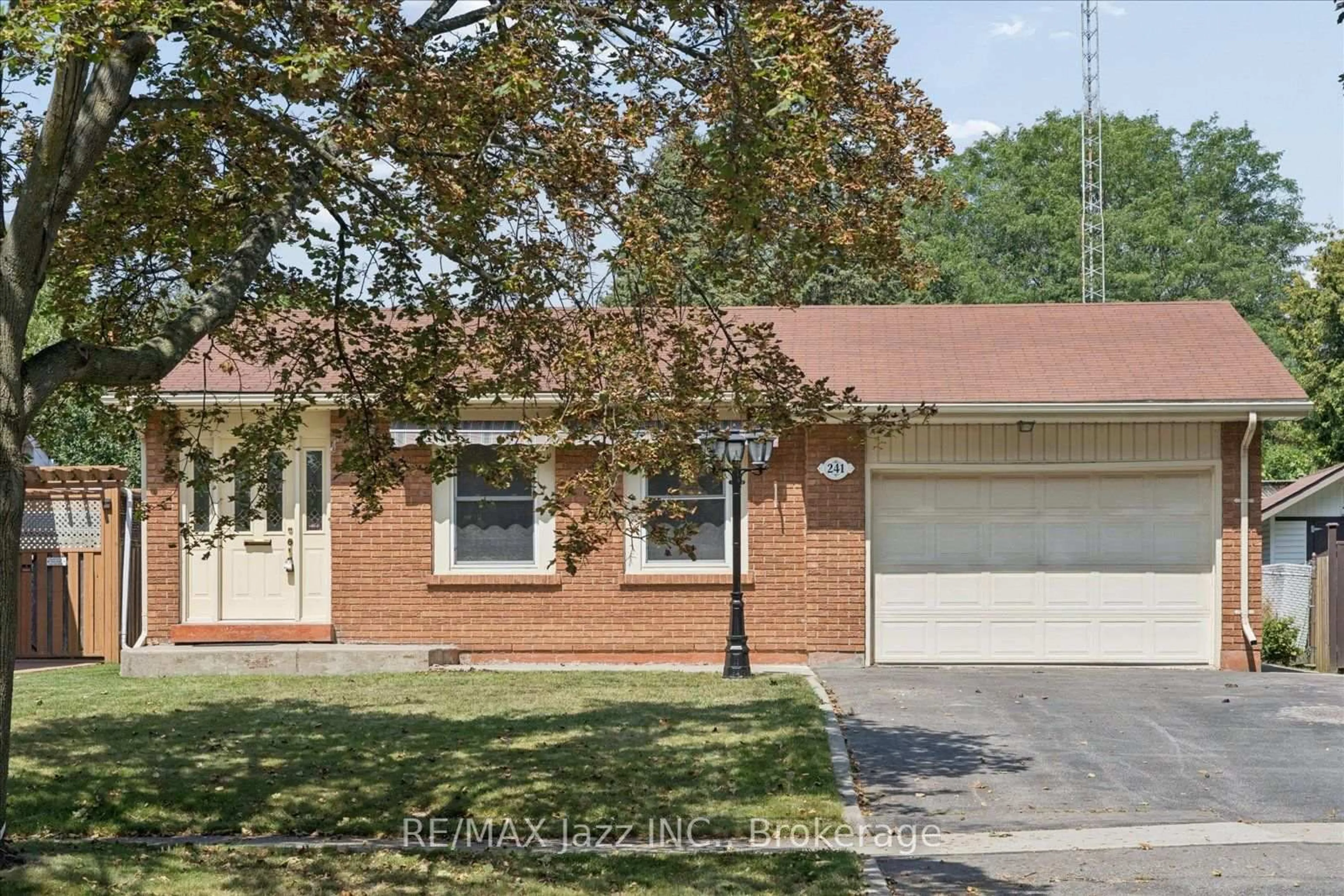 Home with brick exterior material, street for 241 Viewmount St, Oshawa Ontario L1H 7C2